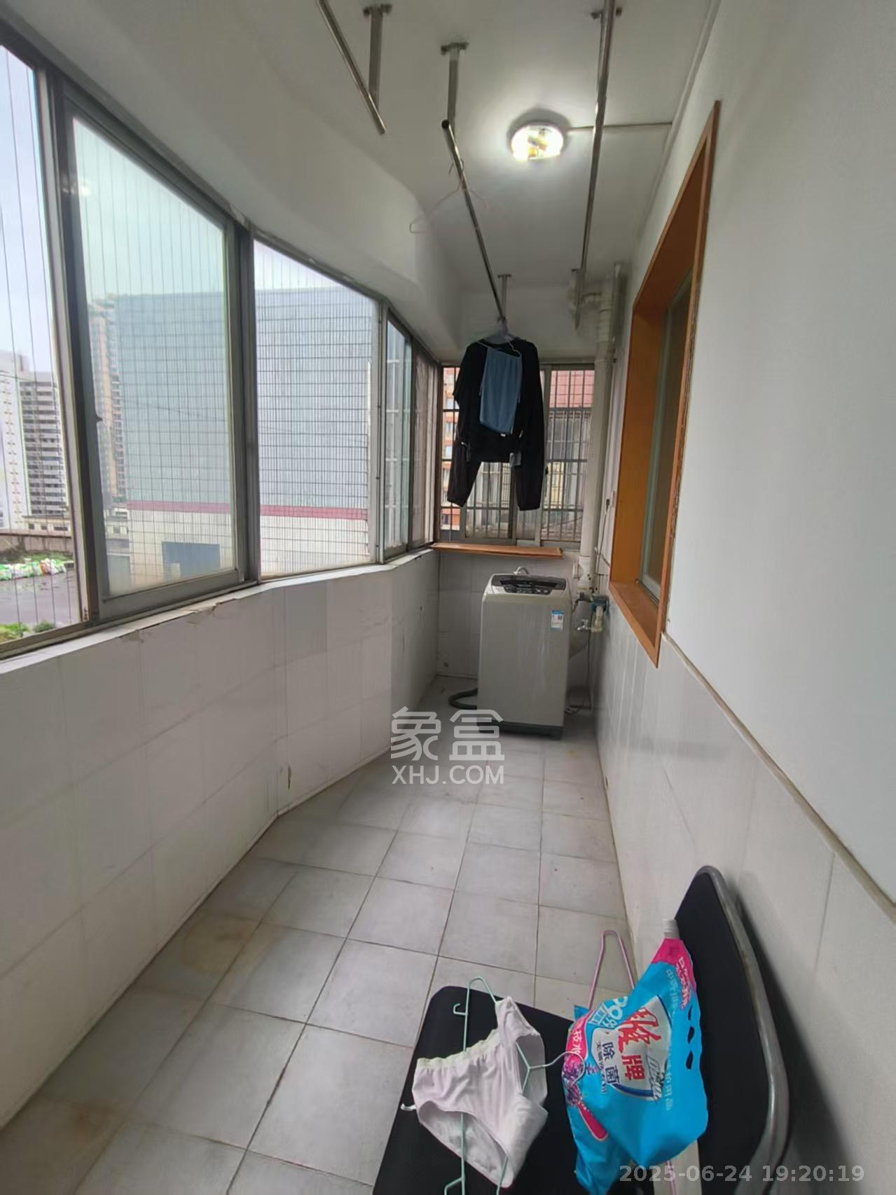 慧丰楼  5室1厅2卫   3500.00元/月室内图