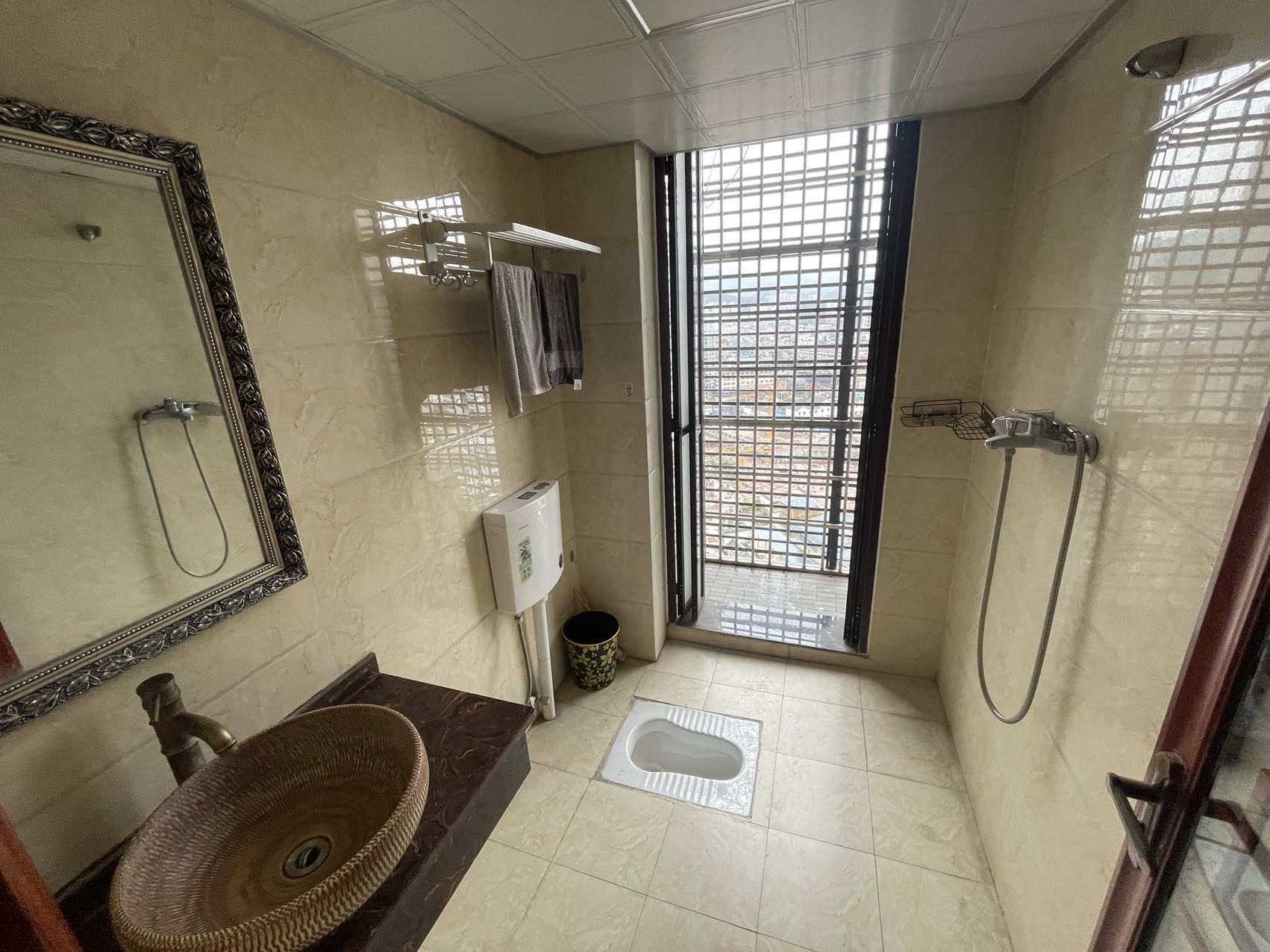 逸臣中央 2室2厅1卫 1680.0元/月 逸臣中央 2室2厅1卫 1680.0元/月室内图