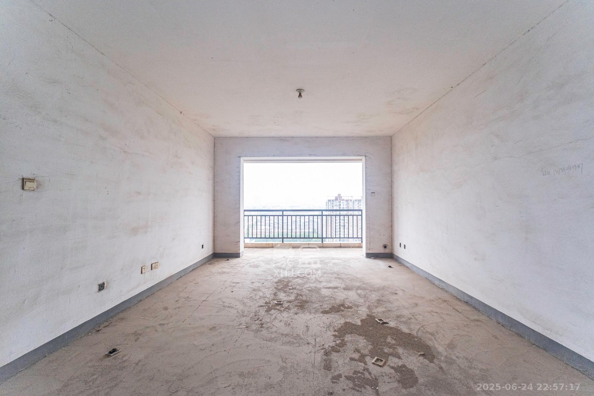 淞雅苑 3室2厅2卫 70.0万 淞雅苑 3室2厅2卫 70.0万客厅