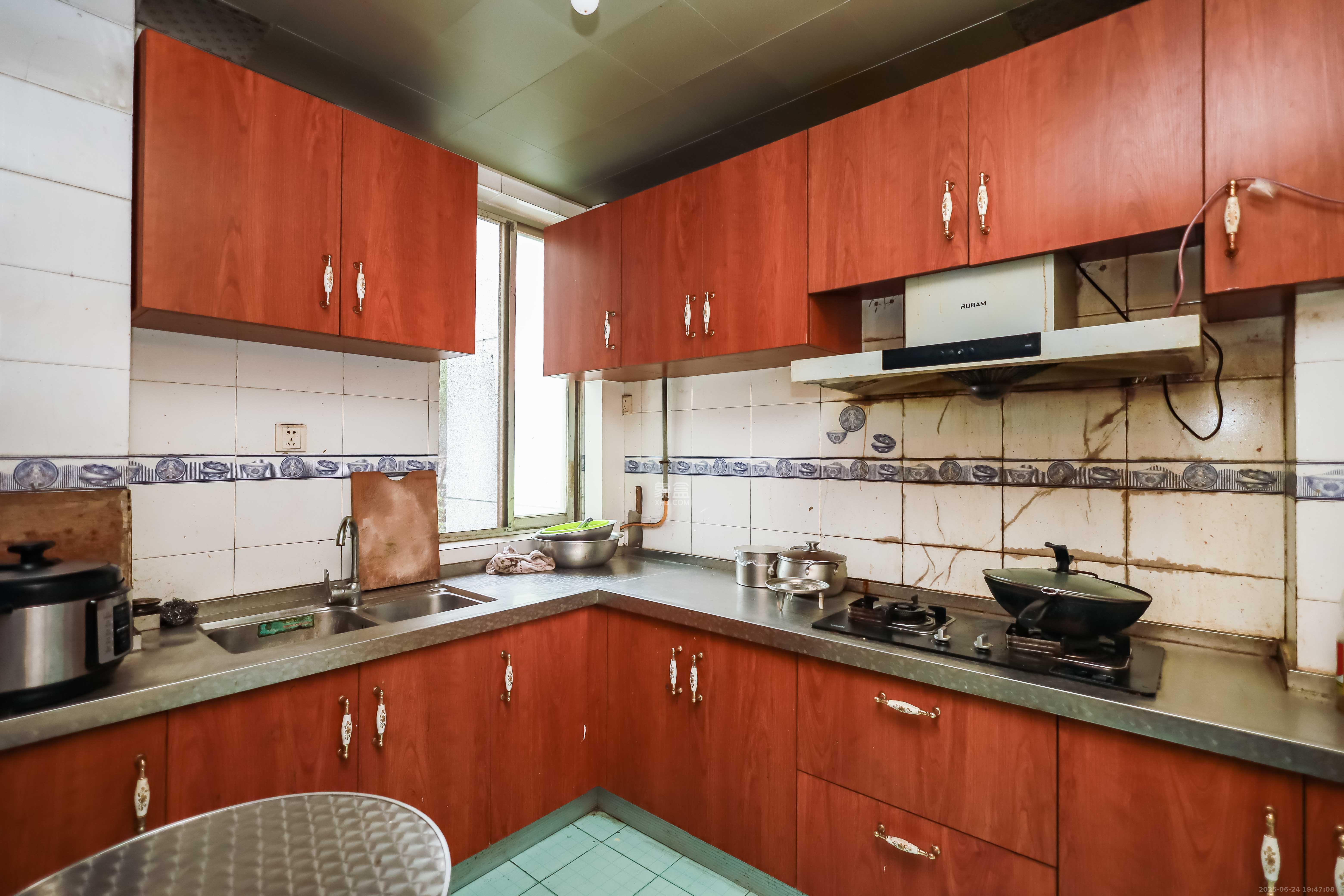 咸嘉新村嘉兴苑  3室2厅1卫    72.0万 咸嘉新村嘉兴苑  3室2厅1卫    72.0万厨房