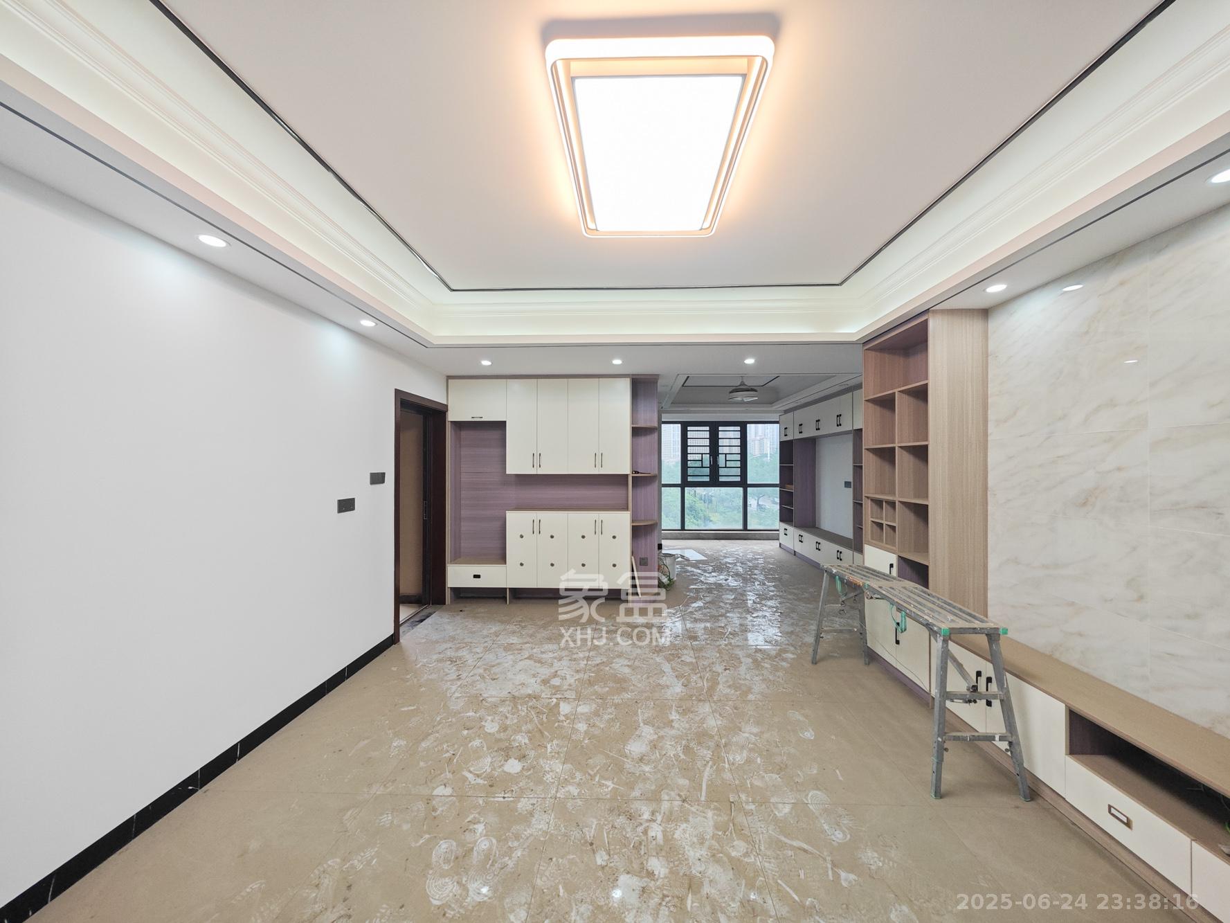 中建嘉和城  1室0厅0卫   125.00万客厅