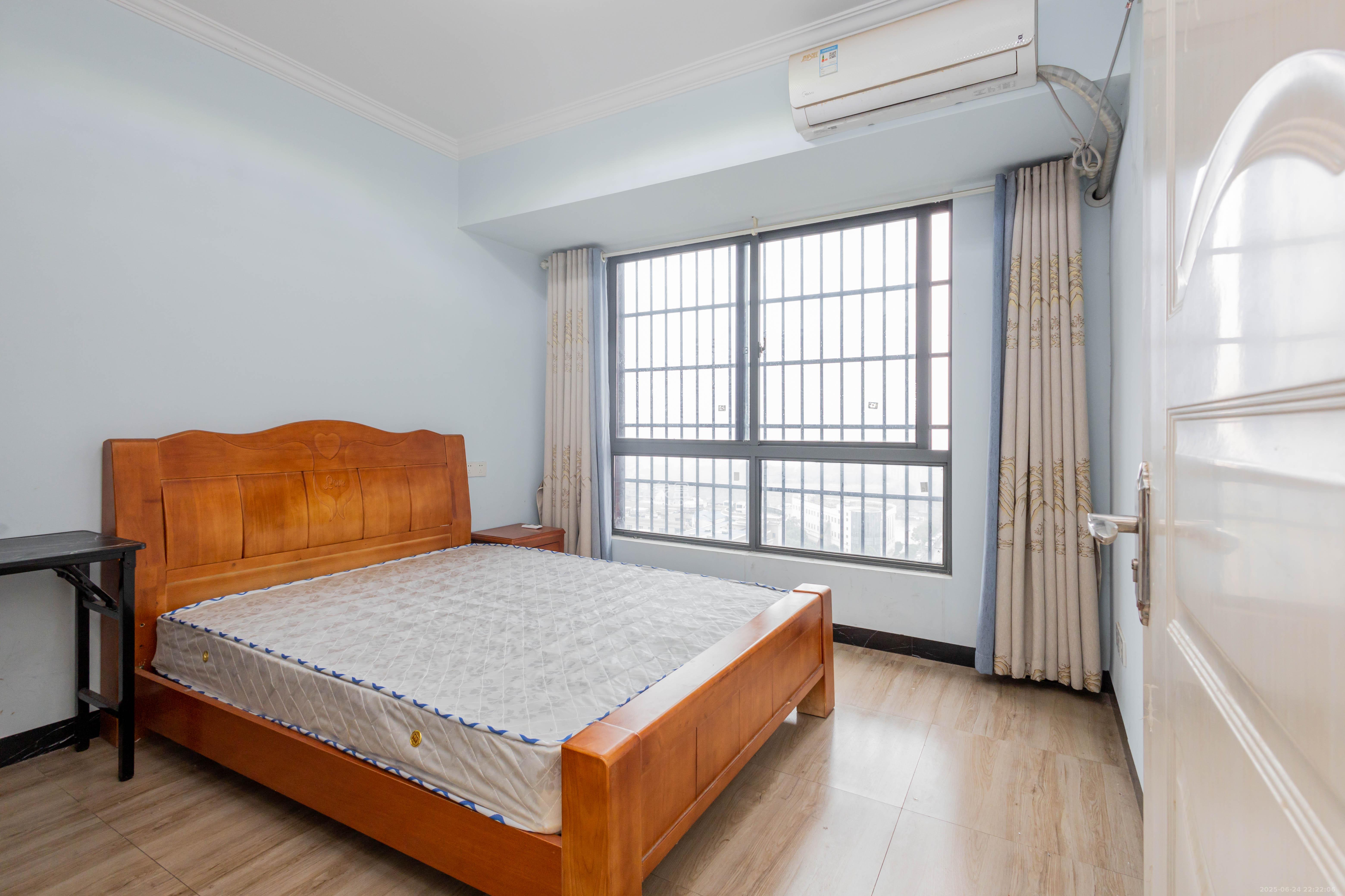 海德公园  4室2厅1卫    75.0万 海德公园  4室2厅1卫    75.0万卧室