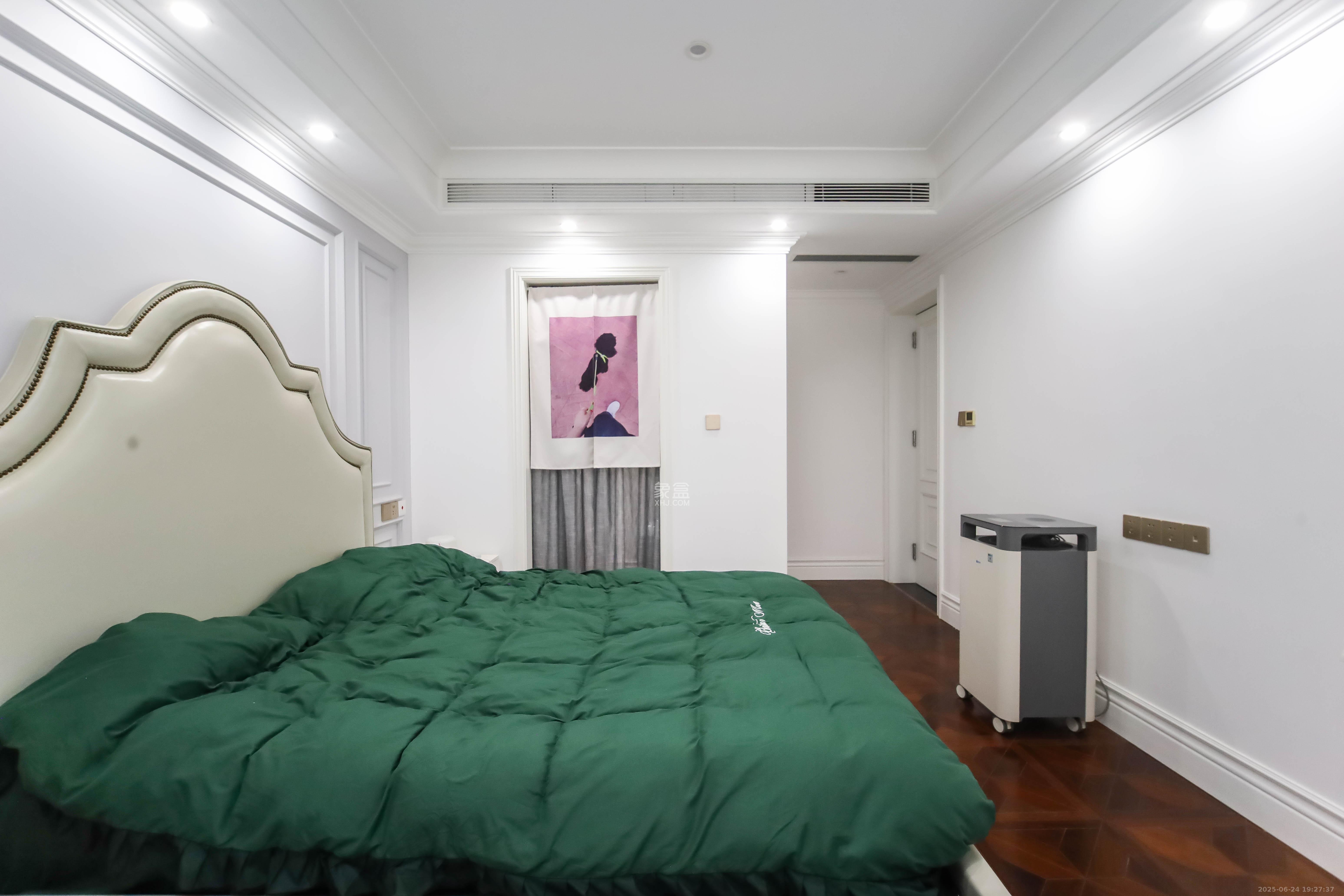 红橡华园(菲莎公馆)  2室2厅1卫    160.0万 红橡华园(菲莎公馆)  2室2厅1卫    160.0万卧室