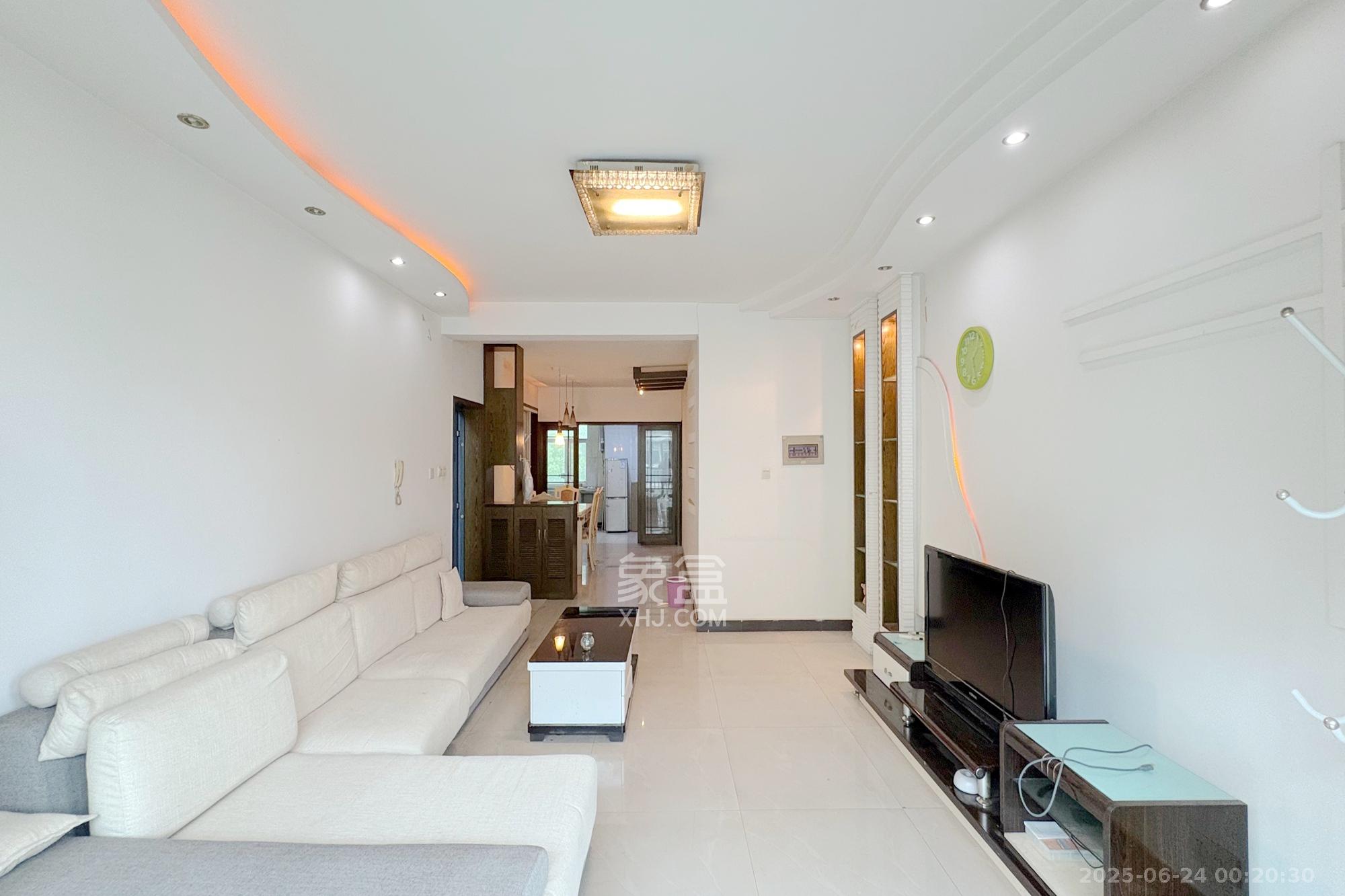 雍景园 3室2厅2卫 129.0万 雍景园 3室2厅2卫 129.0万客厅