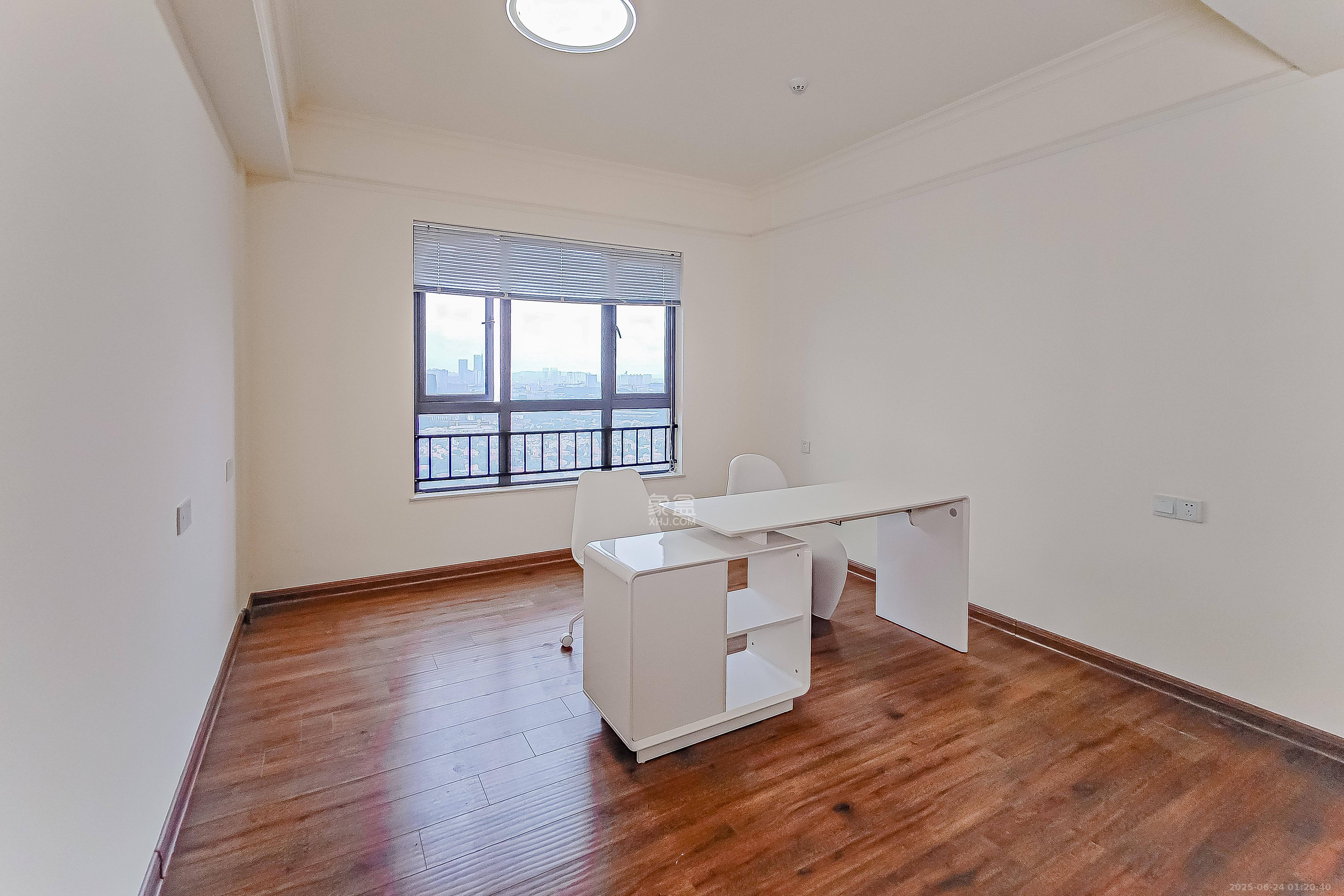 碧桂园威尼斯城 4室3厅3卫 260.0万 碧桂园威尼斯城 4室3厅3卫 260.0万卧室