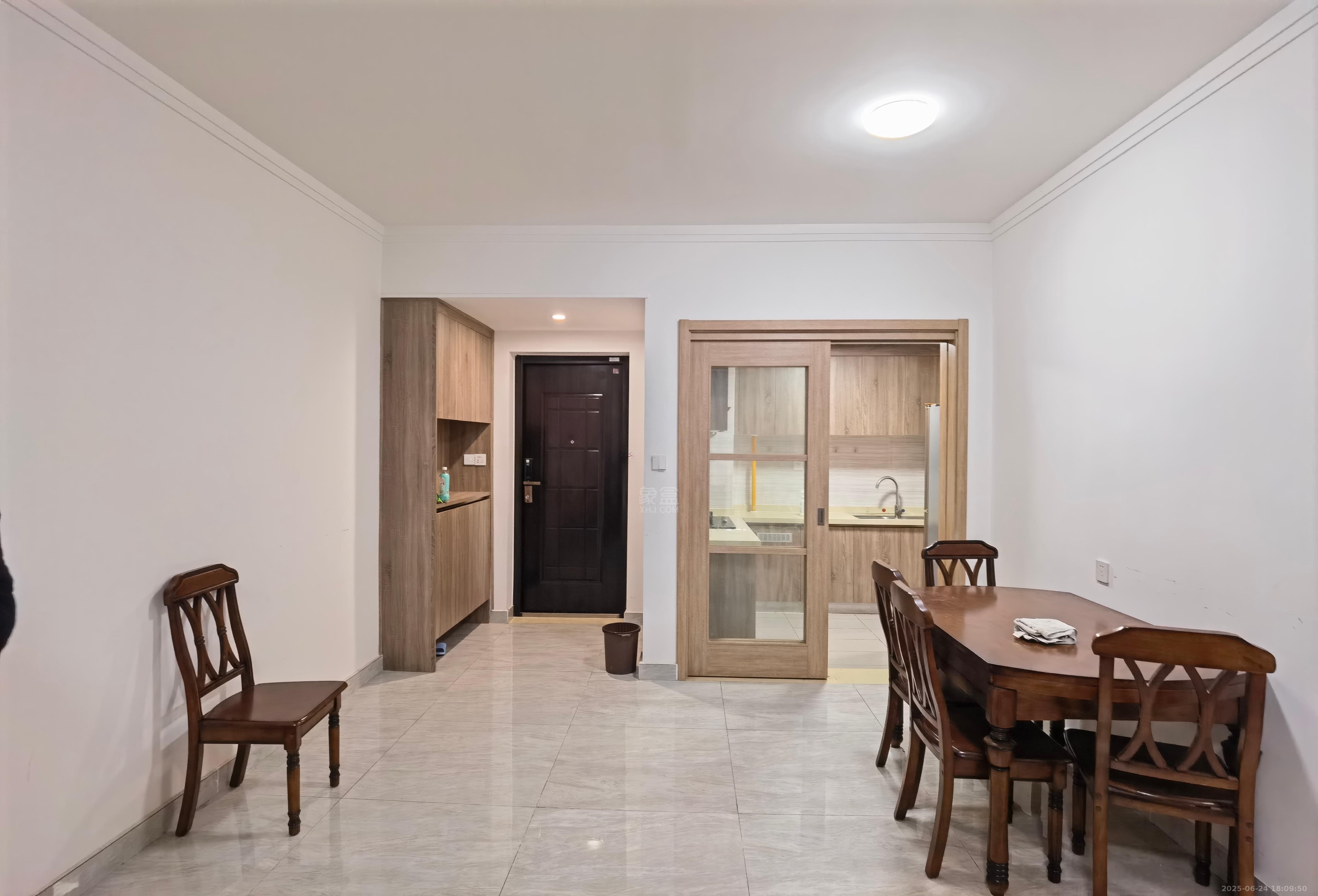 蓝溪谷 3室2厅2卫 2200.0元/月 蓝溪谷 3室2厅2卫 2200.0元/月室内图