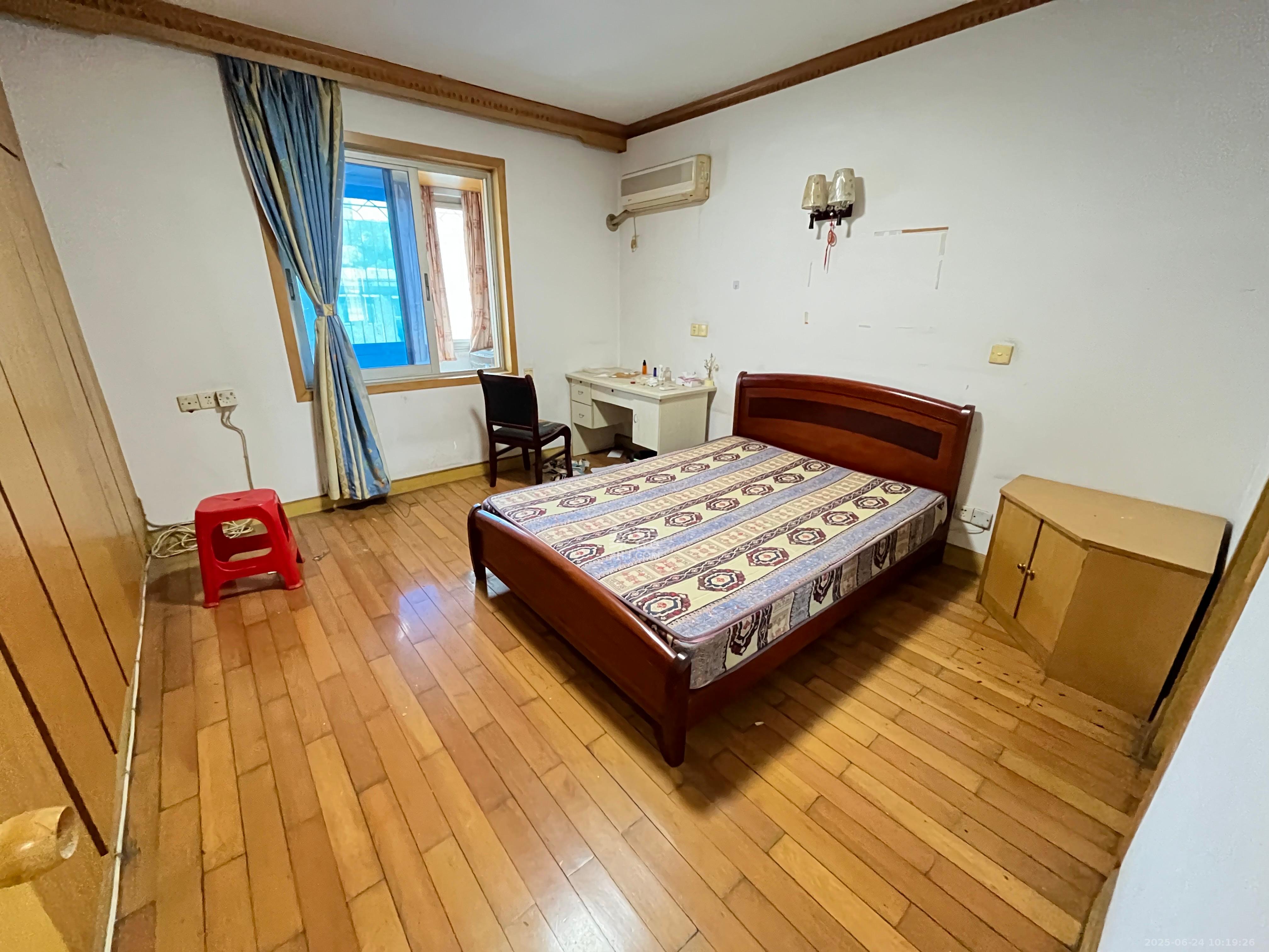 鸿园小区 3室2厅1卫 2000.0元/月 鸿园小区 3室2厅1卫 2000.0元/月室内图