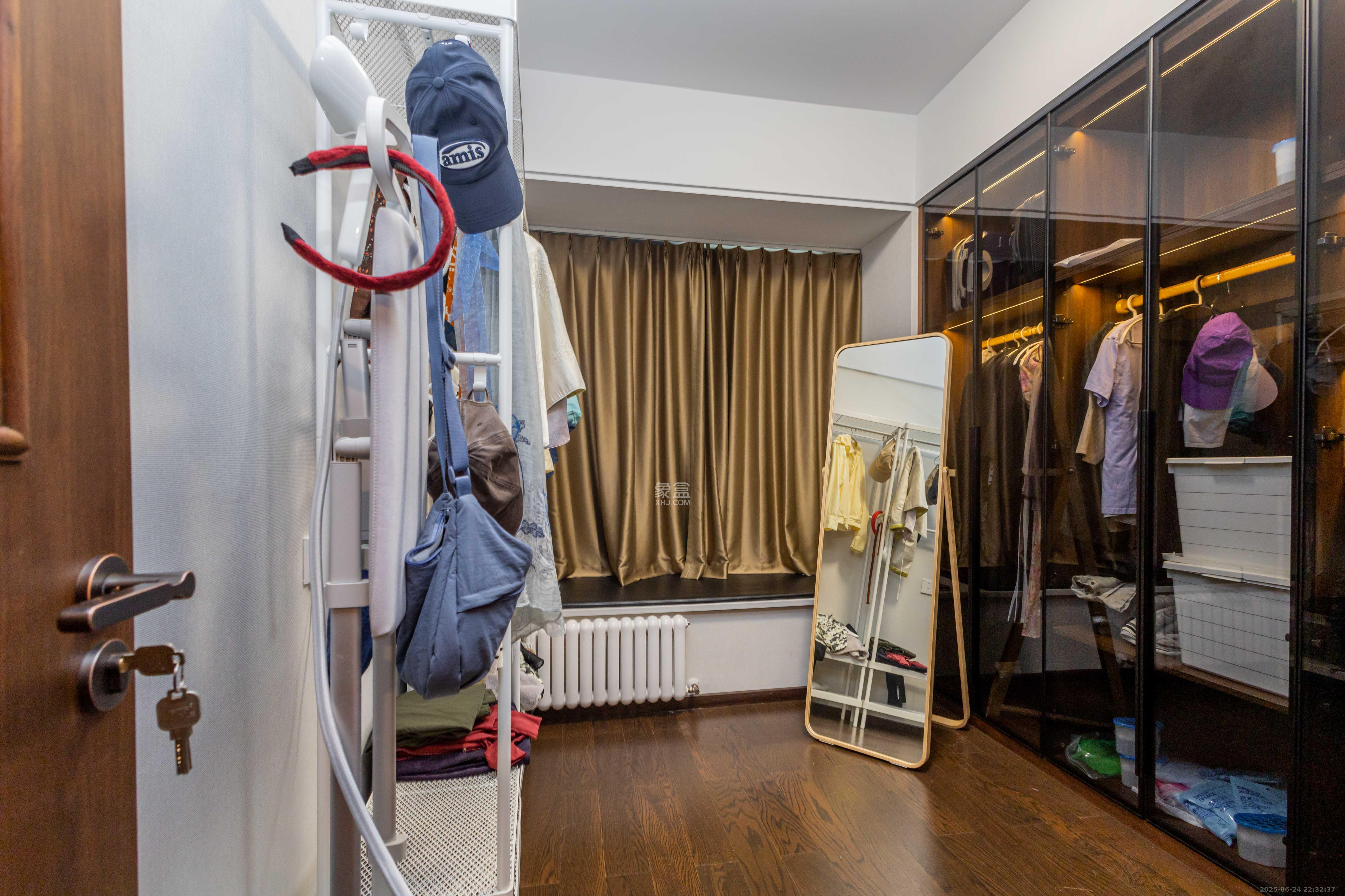 金茂建发观悦  4室2厅3卫    305.0万卧室