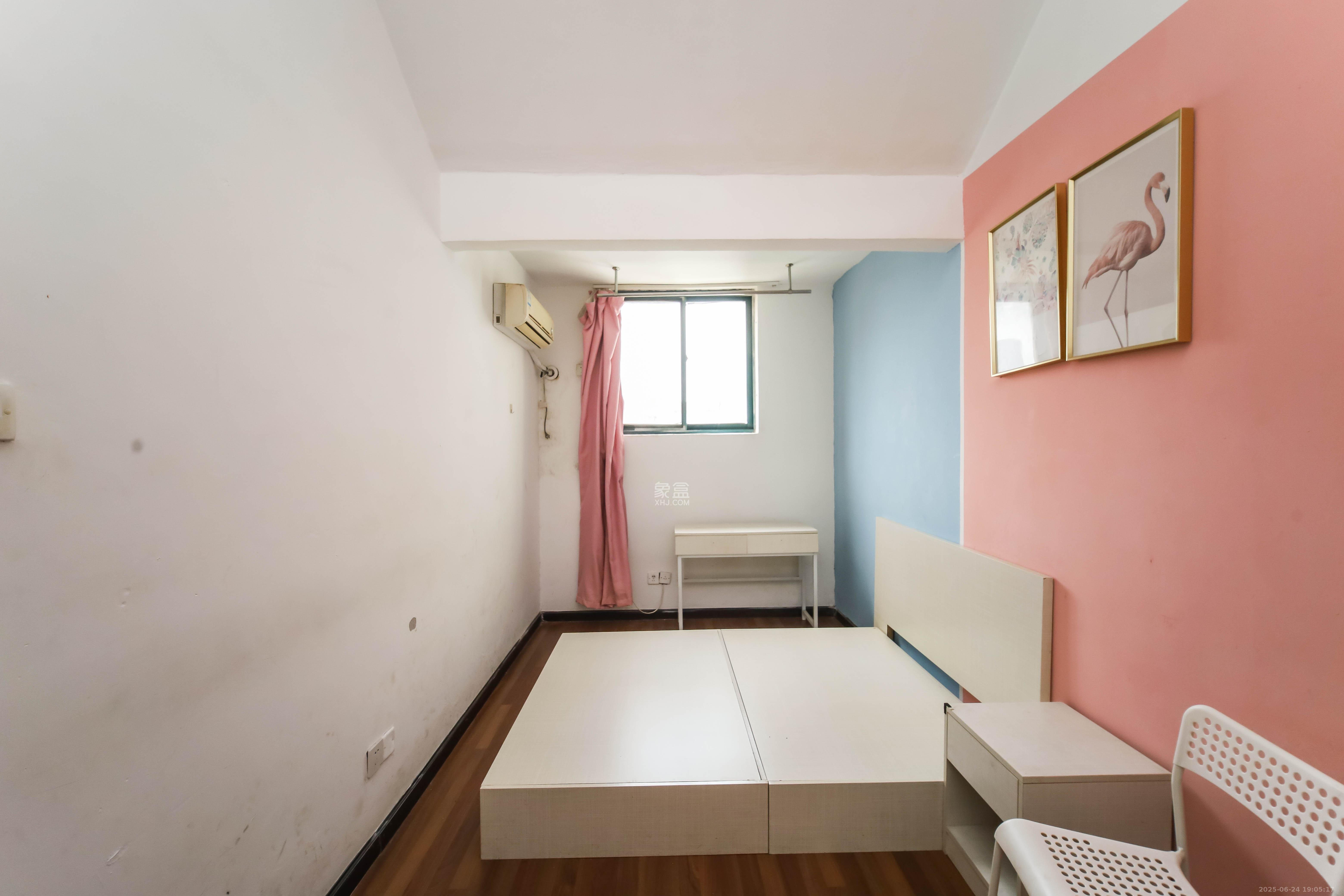 东方新城 5室2厅2卫 80.0万 东方新城 5室2厅2卫 80.0万卧室