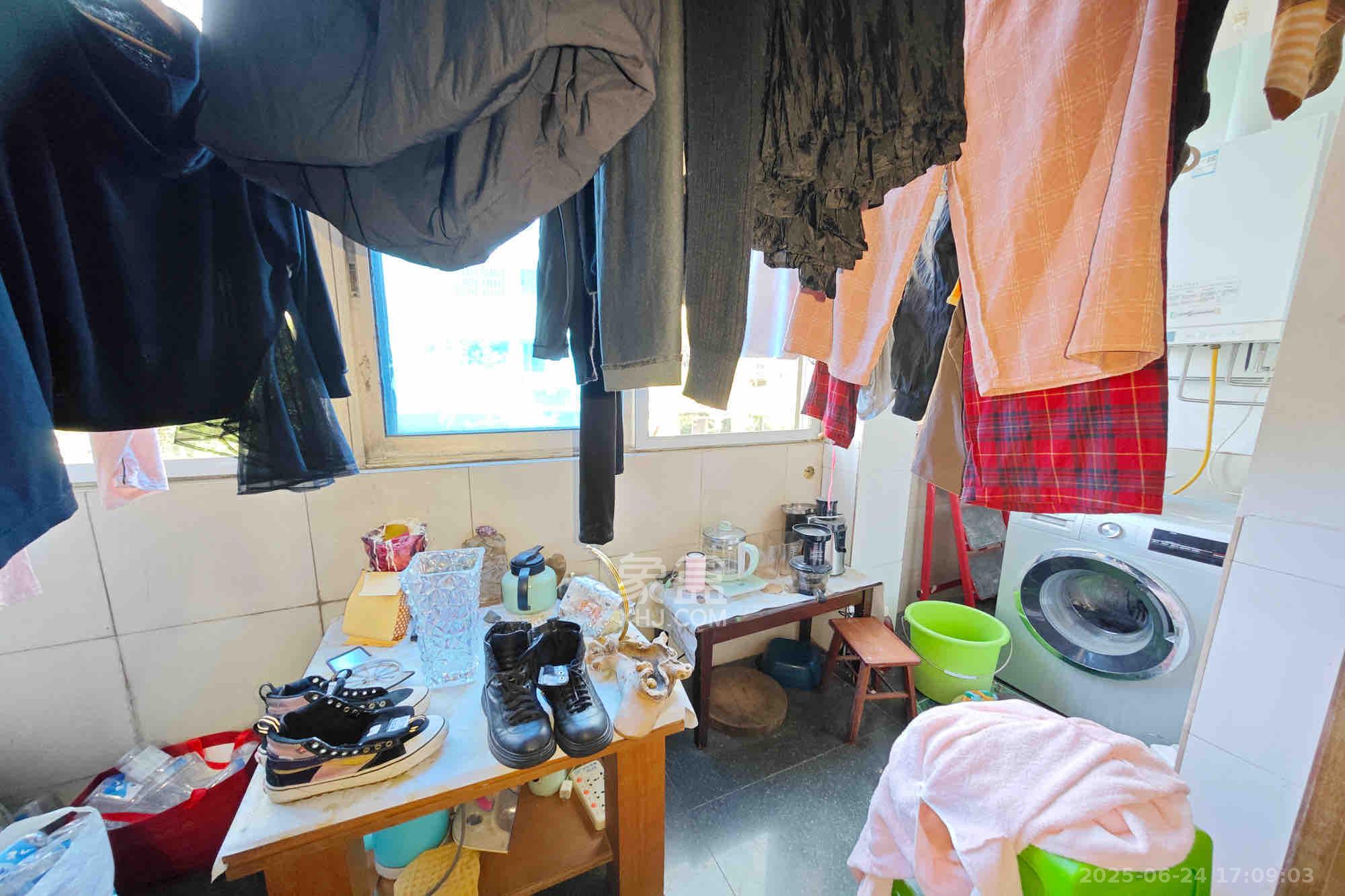 泰时花园  5室2厅2卫   3500.00元/月室内图
