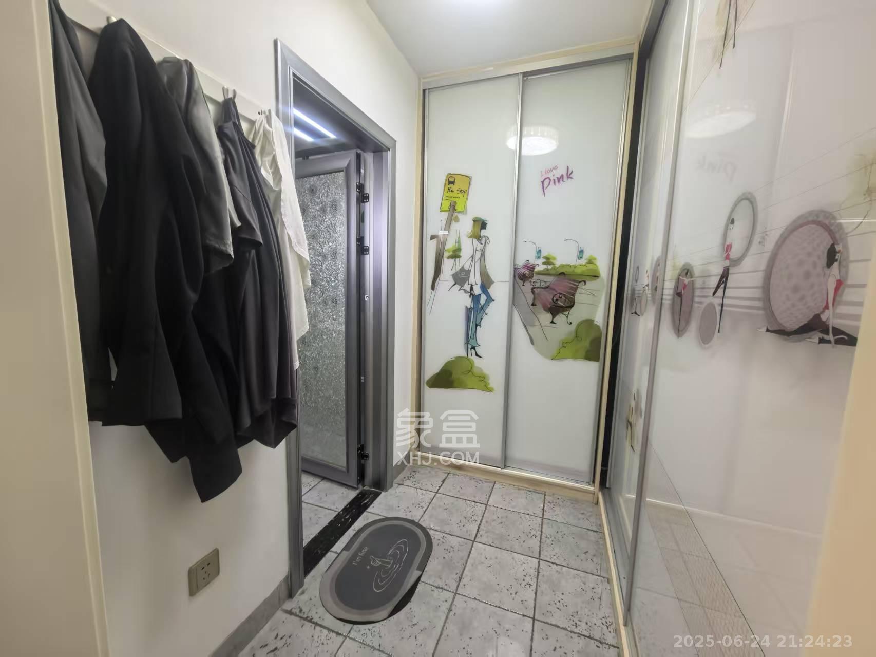 三一街区  5室2厅2卫   4000.00元/月室内图