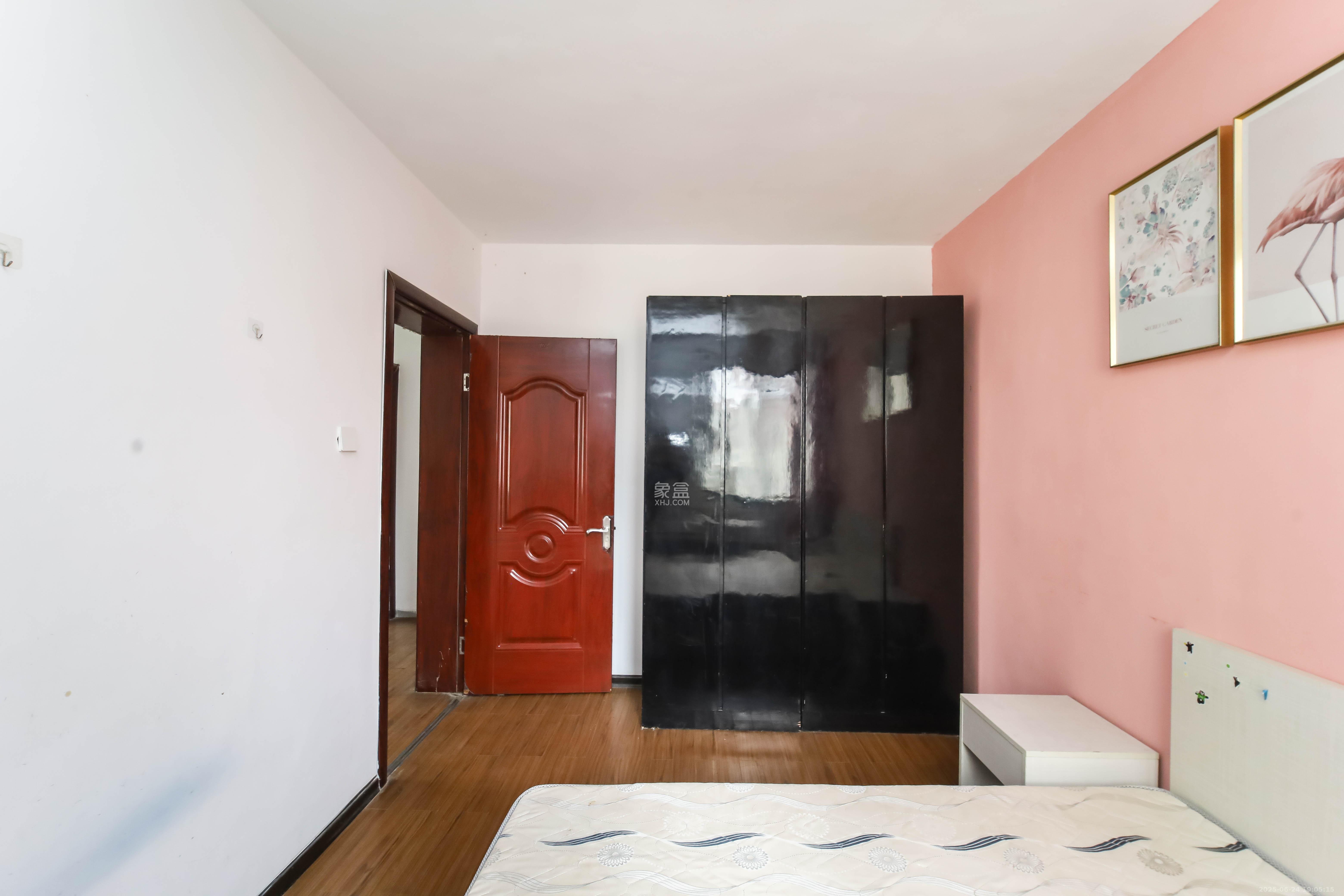 东方新城 5室2厅2卫 80.0万 东方新城 5室2厅2卫 80.0万卧室