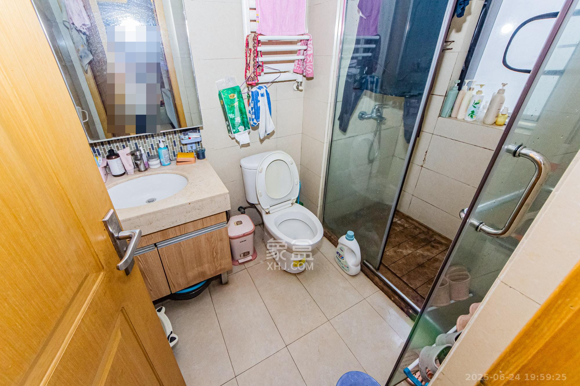 珠江郦城探香里  3室2厅2卫    79.0万 珠江郦城探香里  3室2厅2卫    79.0万卫生间