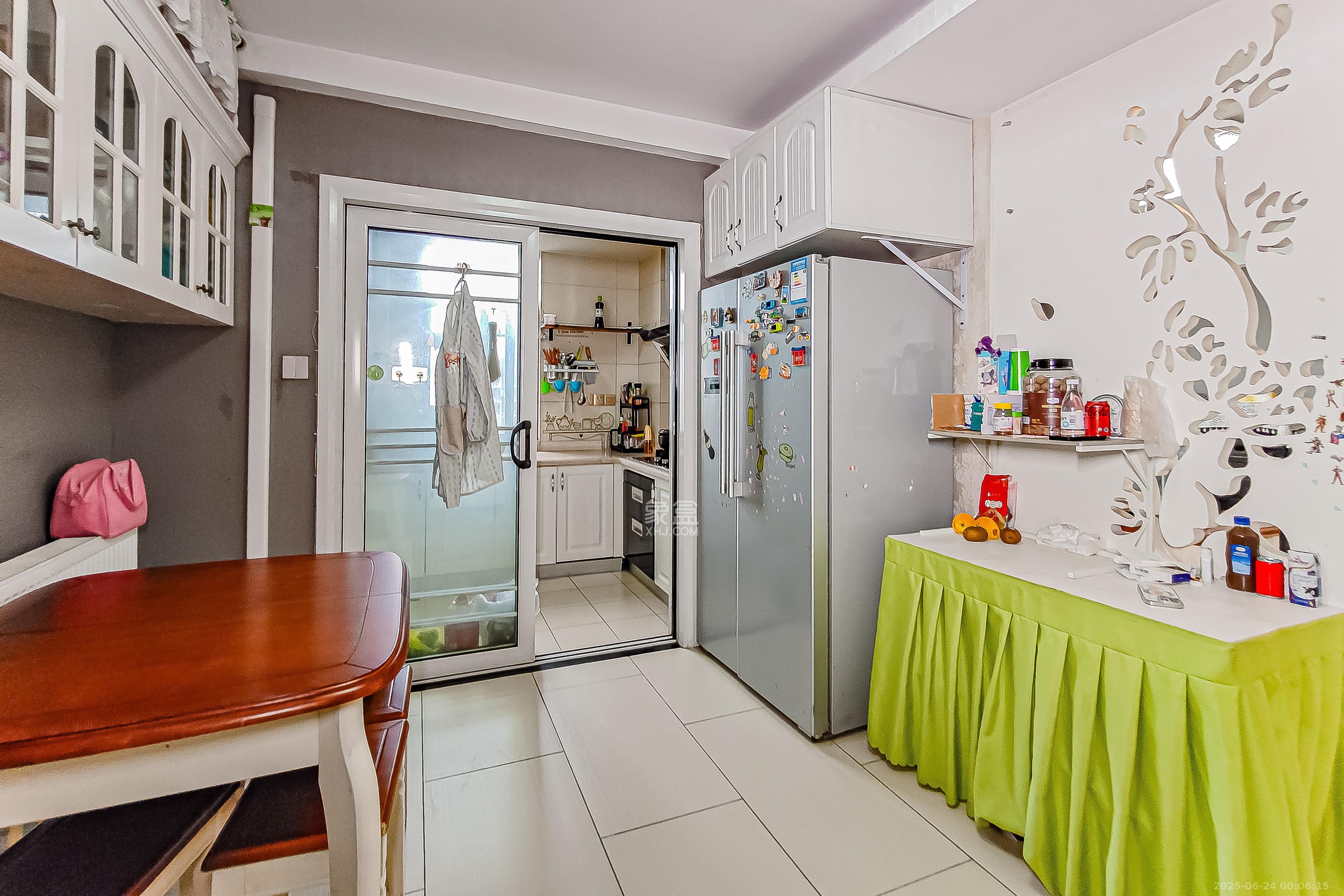 三万英尺 3室2厅2卫 142.0万 三万英尺 3室2厅2卫 142.0万客厅