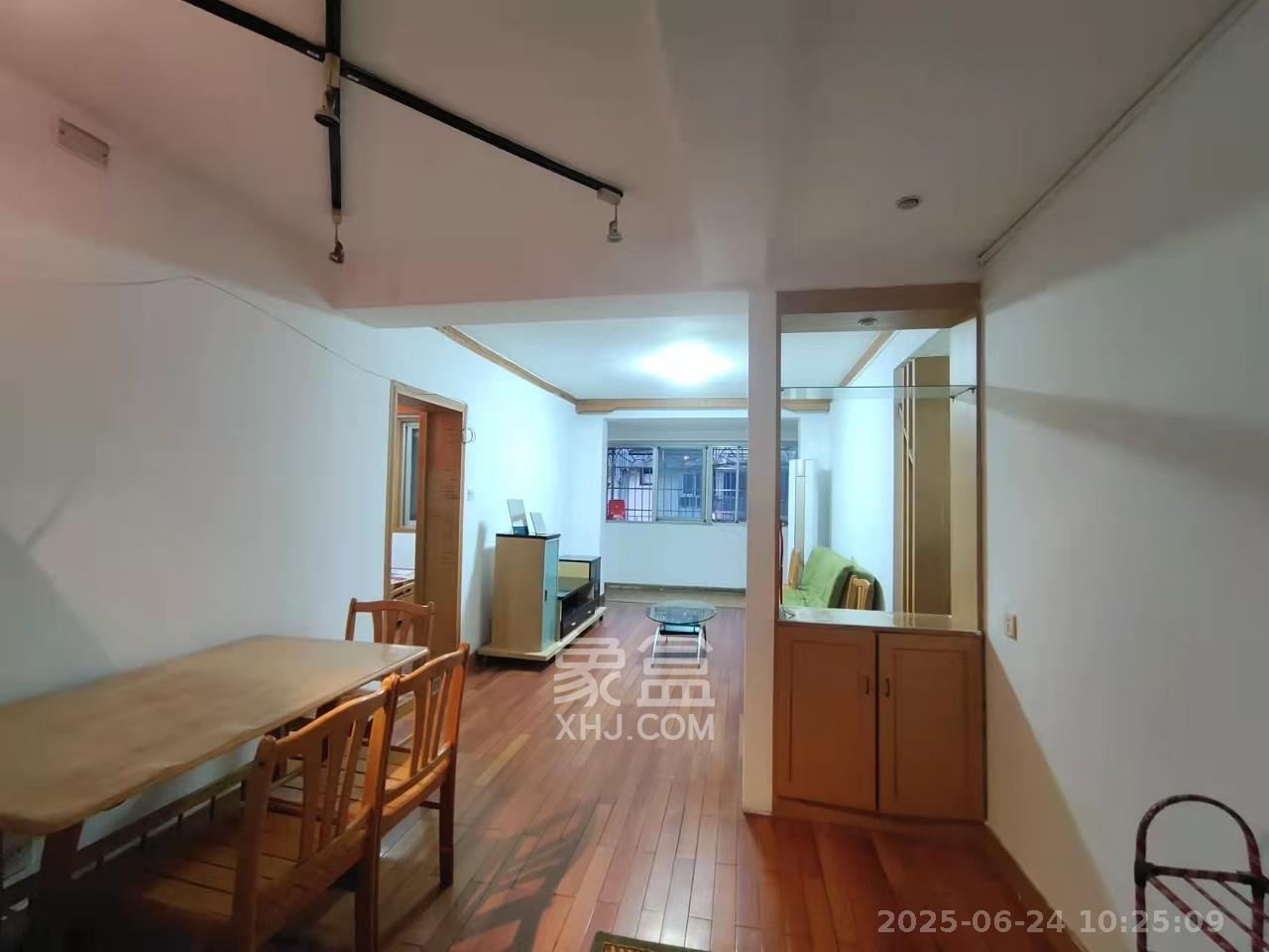 坡子街综合楼  2室1厅1卫   1800.00元/月室内图