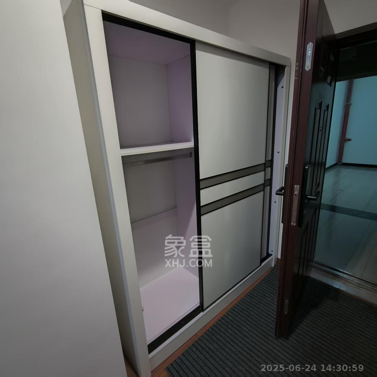 荣泰广场 1室1厅1卫 1600.0元/月 荣泰广场 1室1厅1卫 1600.0元/月室内图