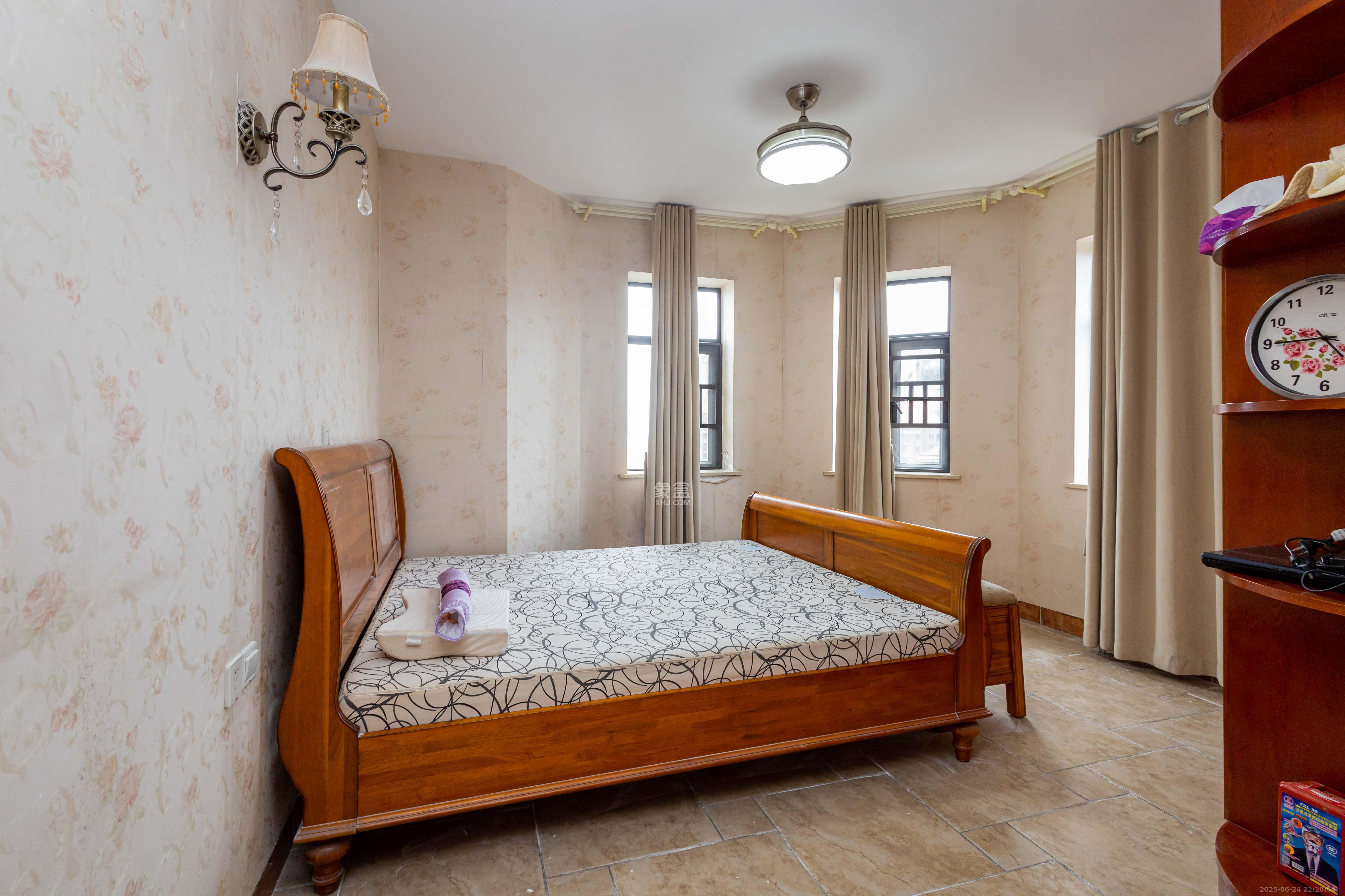 康桥长郡 4室2厅2卫 110.0万 康桥长郡 4室2厅2卫 110.0万卧室