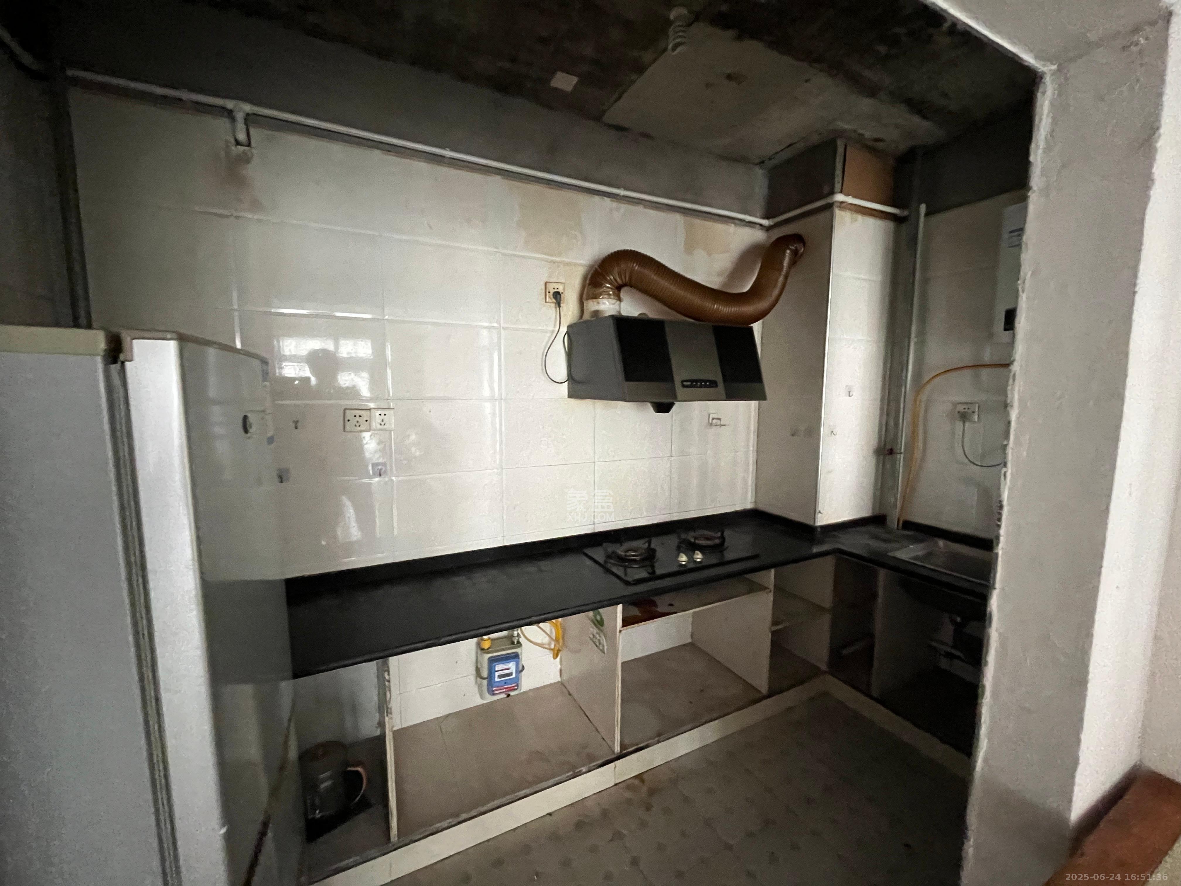 嘉宇盛世华章 2室2厅1卫 2200.0元/月 嘉宇盛世华章 2室2厅1卫 2200.0元/月室内图