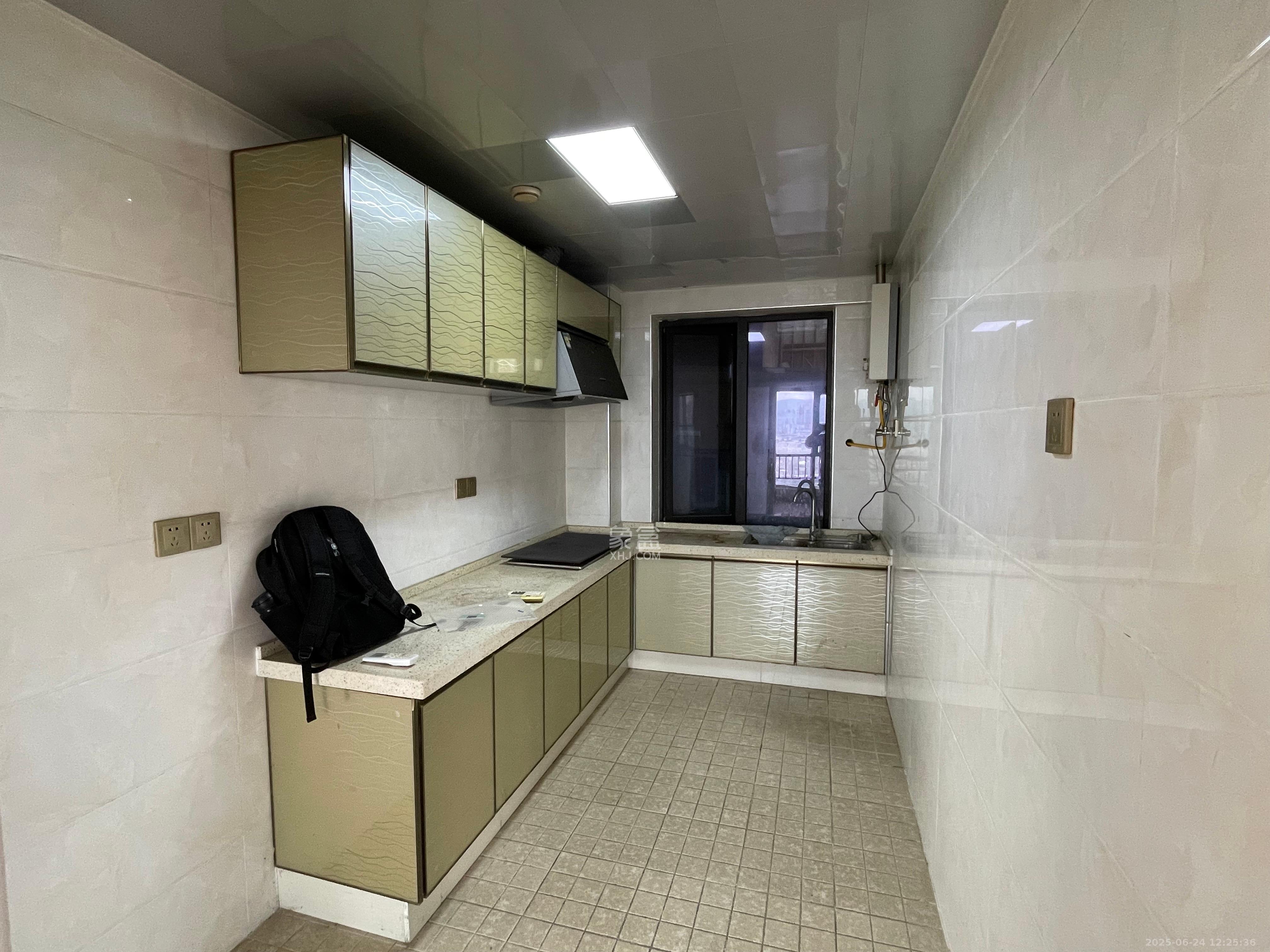 达美D6区 4室2厅2卫 3300.0元/月 达美D6区 4室2厅2卫 3300.0元/月室内图