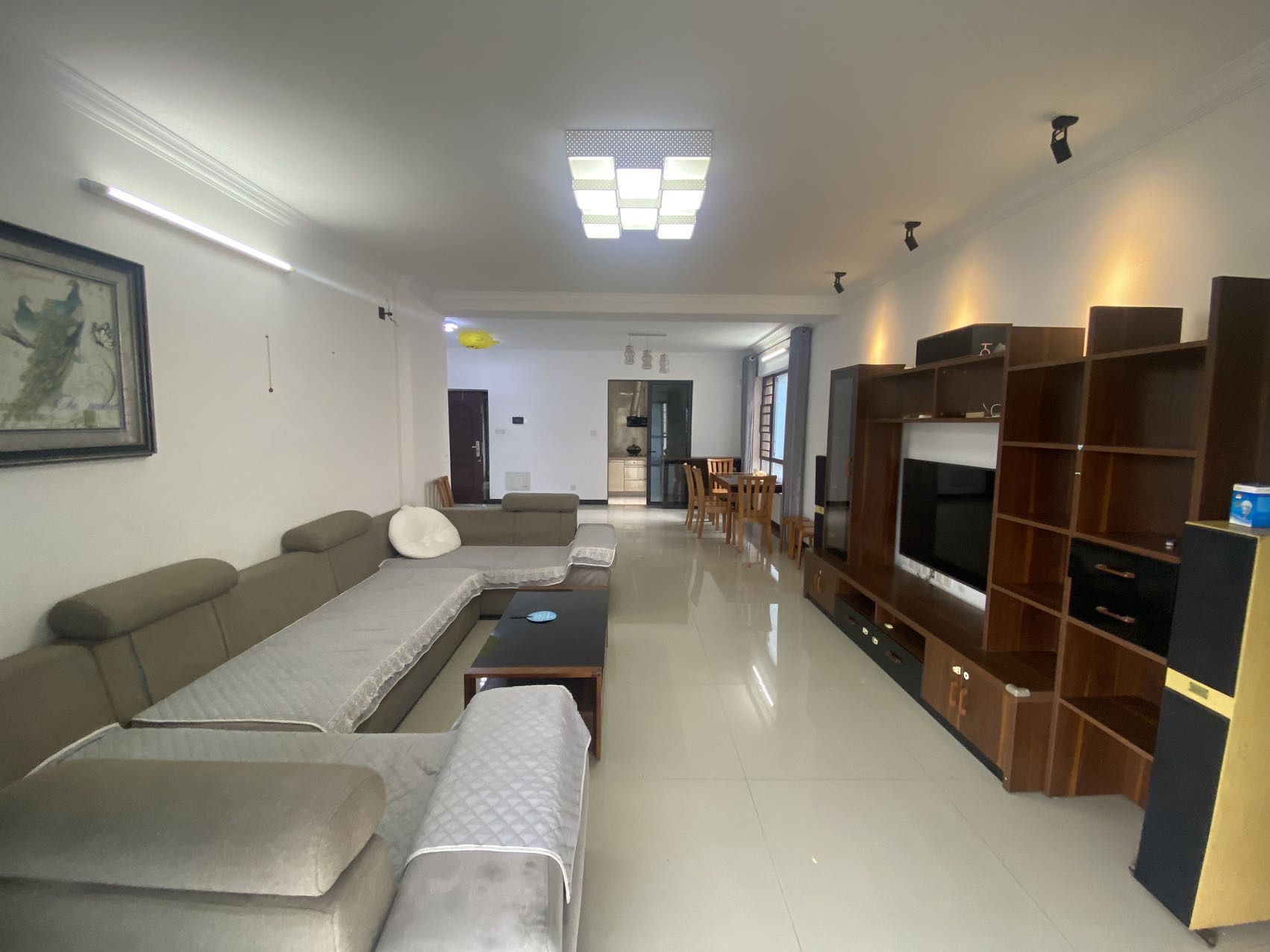 高路华小区 3室2厅2卫 220.0万 高路华小区 3室2厅2卫 220.0万客厅