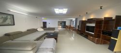 高路华小区  3室2厅2卫    220.0万