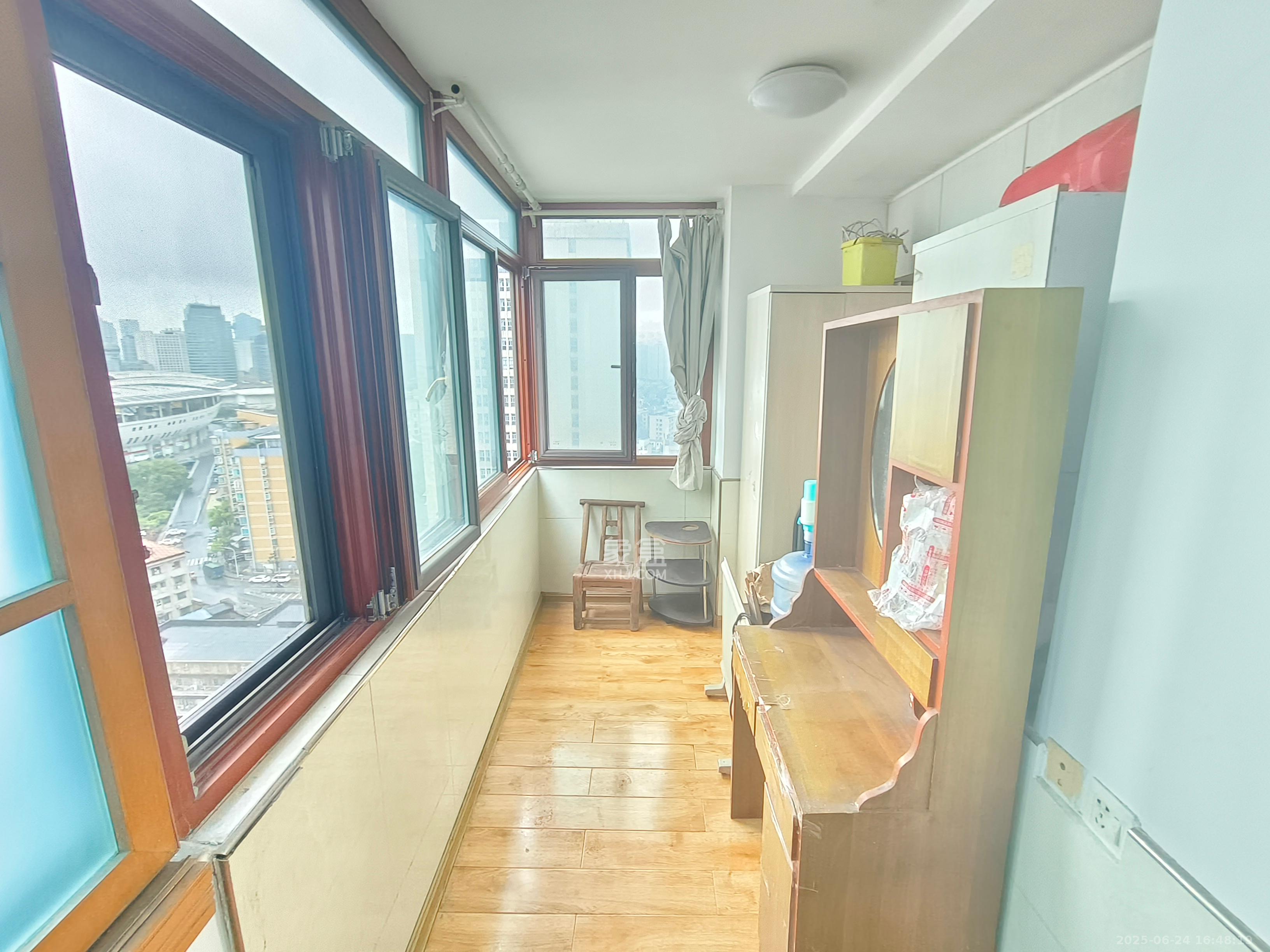 省财政厅宿舍 1室2厅1卫 2600.0元/月 省财政厅宿舍 1室2厅1卫 2600.0元/月室内图