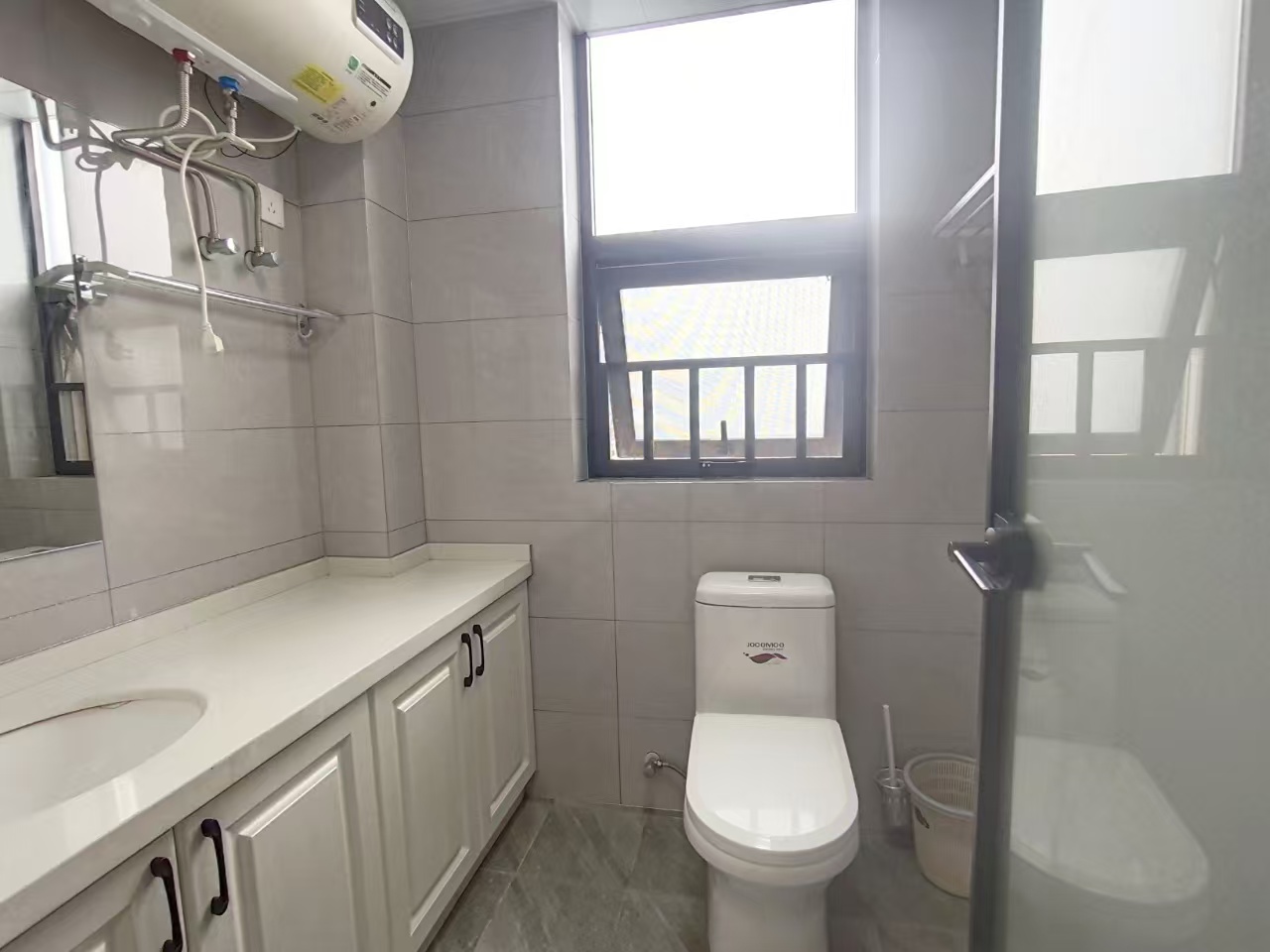 梓湖明珠  1室1厅1卫   1300.00元/月室内图