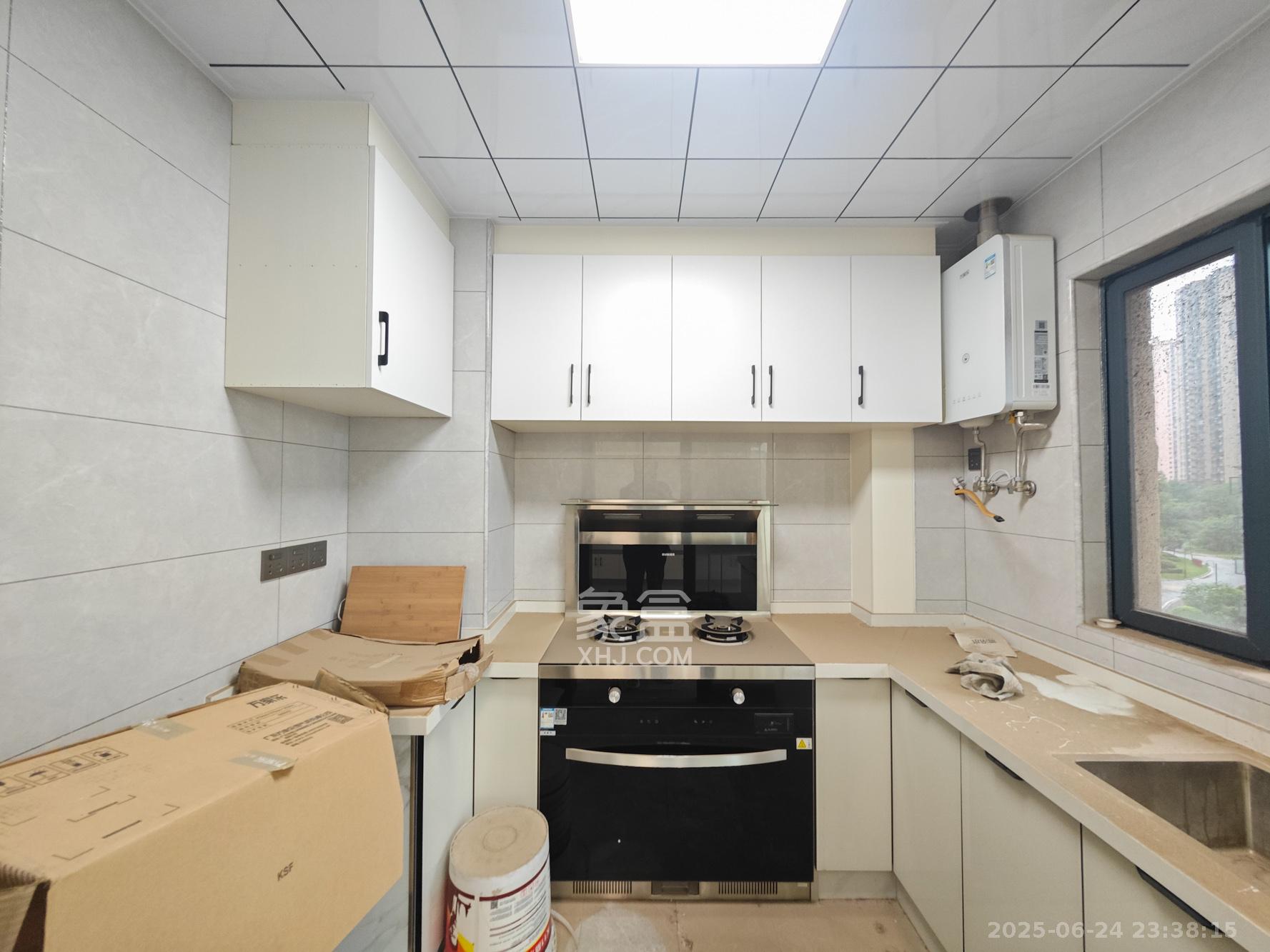 中建嘉和城  1室0厅0卫   125.00万厨房