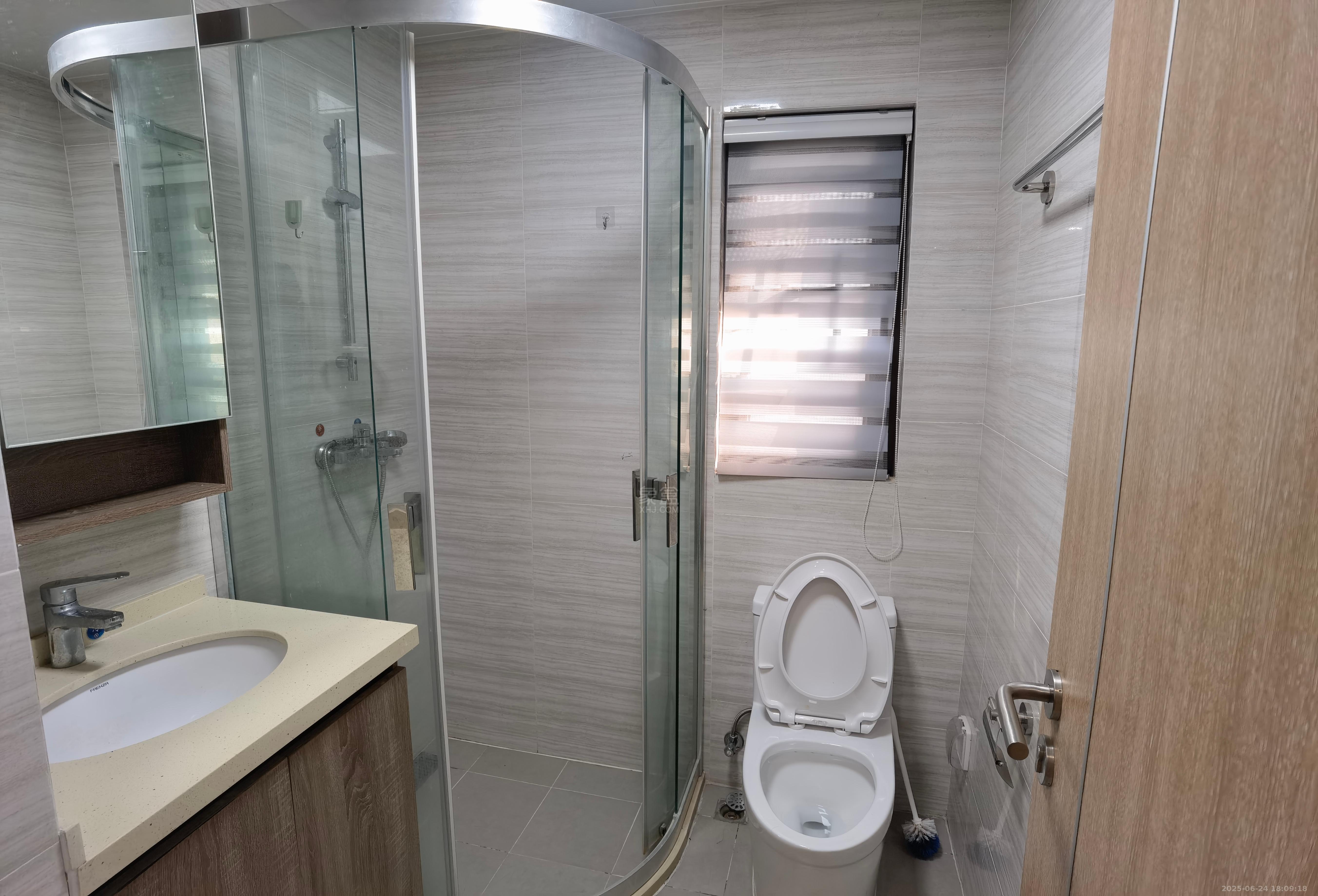 蓝溪谷 3室2厅2卫 2200.0元/月 蓝溪谷 3室2厅2卫 2200.0元/月室内图