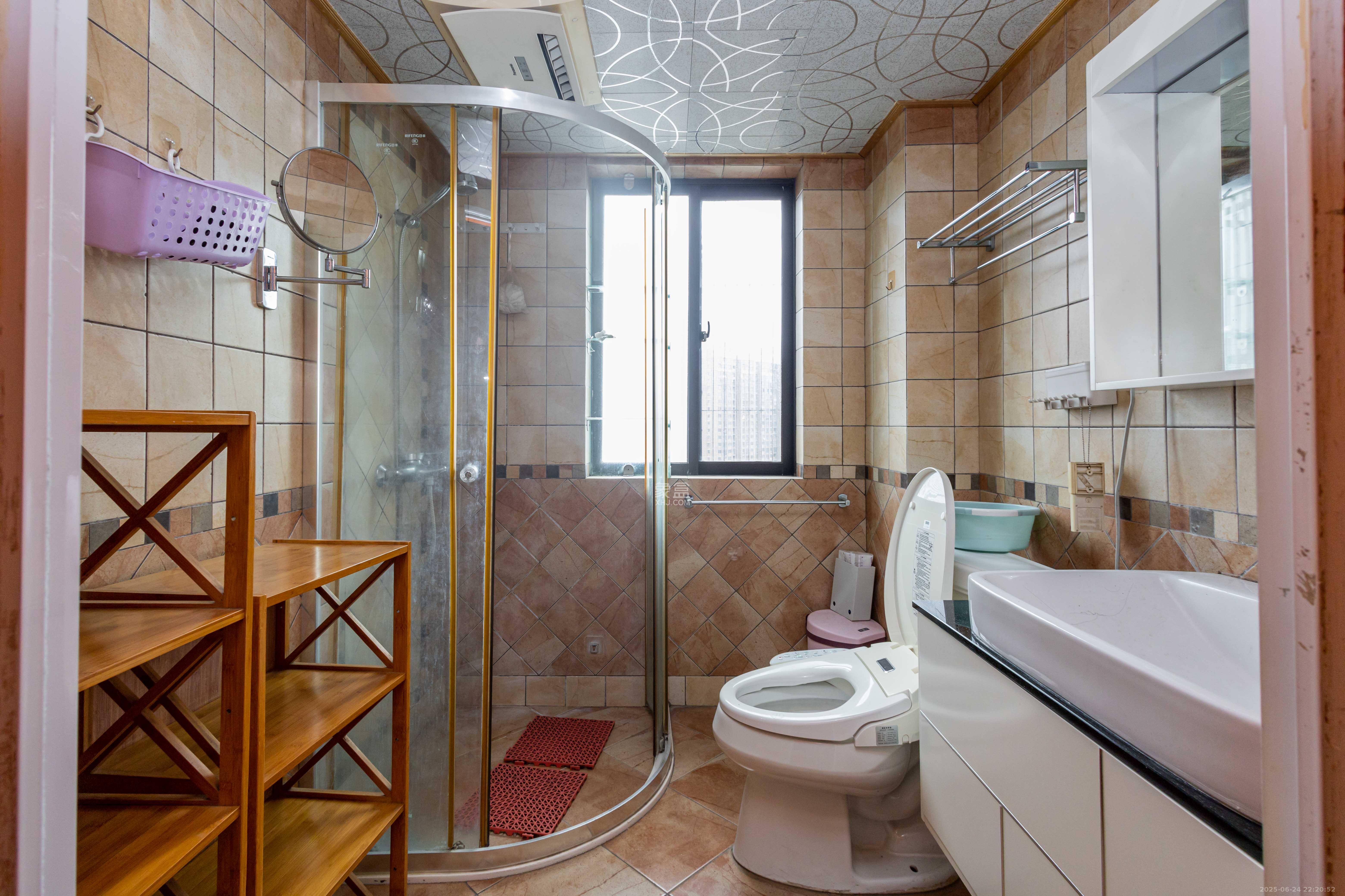 康桥长郡 4室2厅2卫 110.0万 康桥长郡 4室2厅2卫 110.0万卫生间