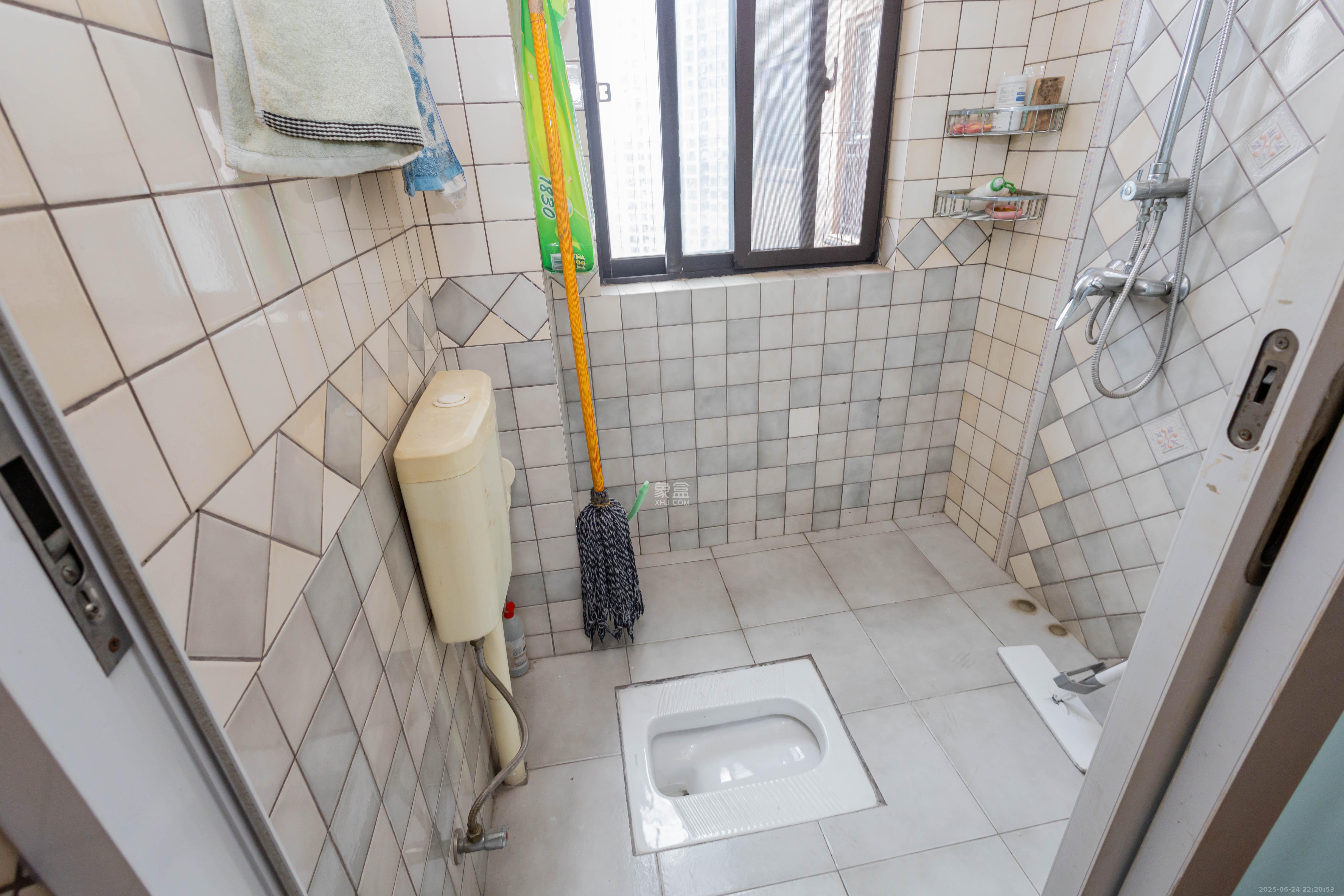 康桥长郡 4室2厅2卫 110.0万 康桥长郡 4室2厅2卫 110.0万卫生间