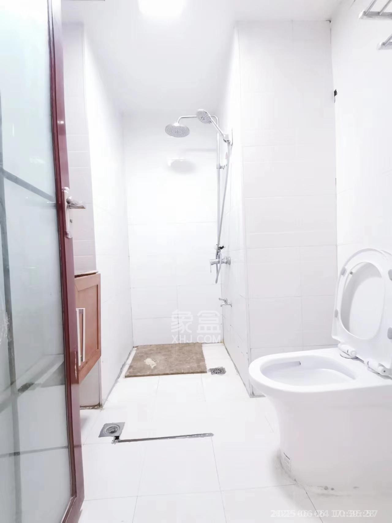 家润多 1室1厅1卫 1300.0元/月 家润多 1室1厅1卫 1300.0元/月室内图