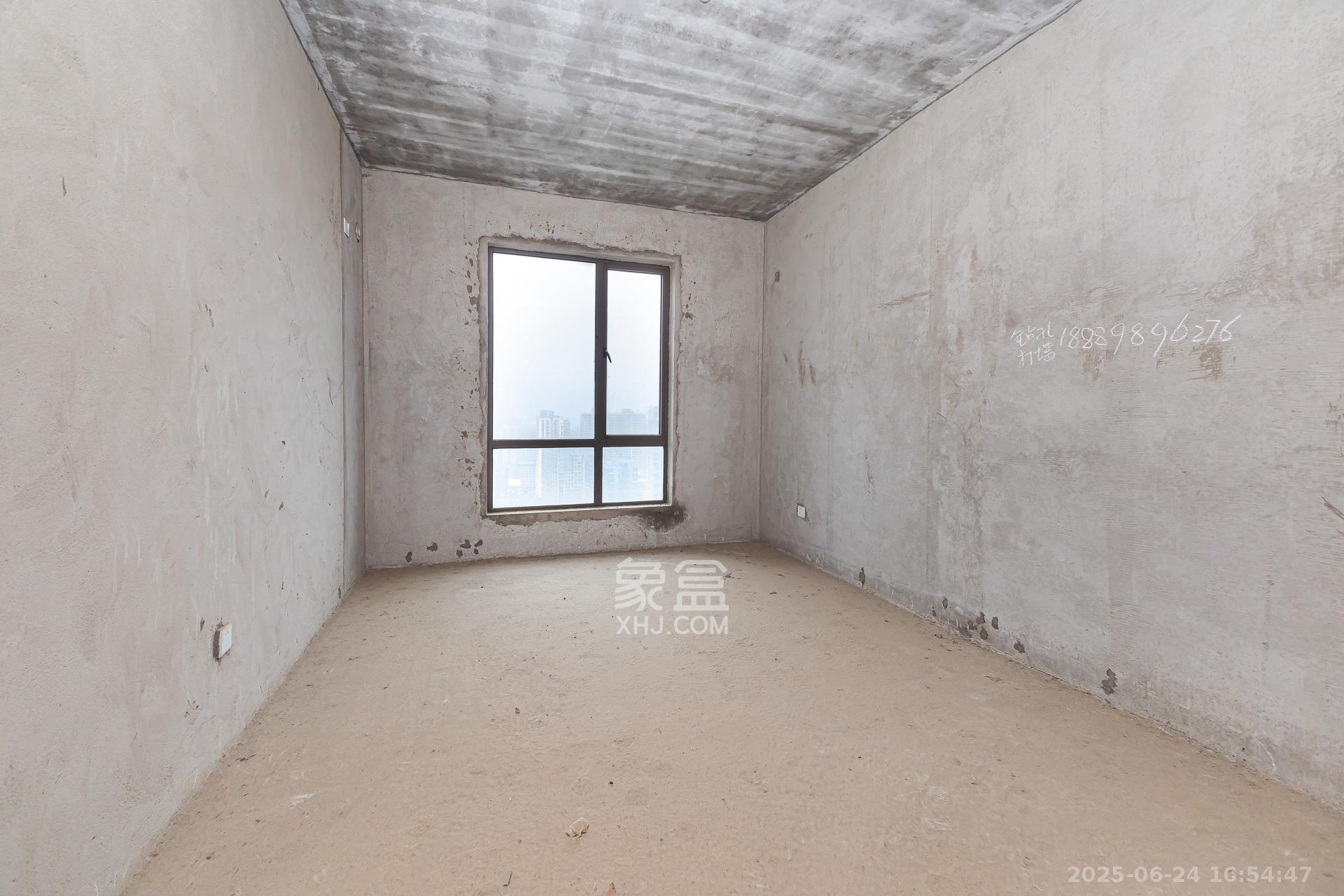 长高圆梦佳苑  4室2厅2卫    118.0万 长高圆梦佳苑  4室2厅2卫    118.0万卧室