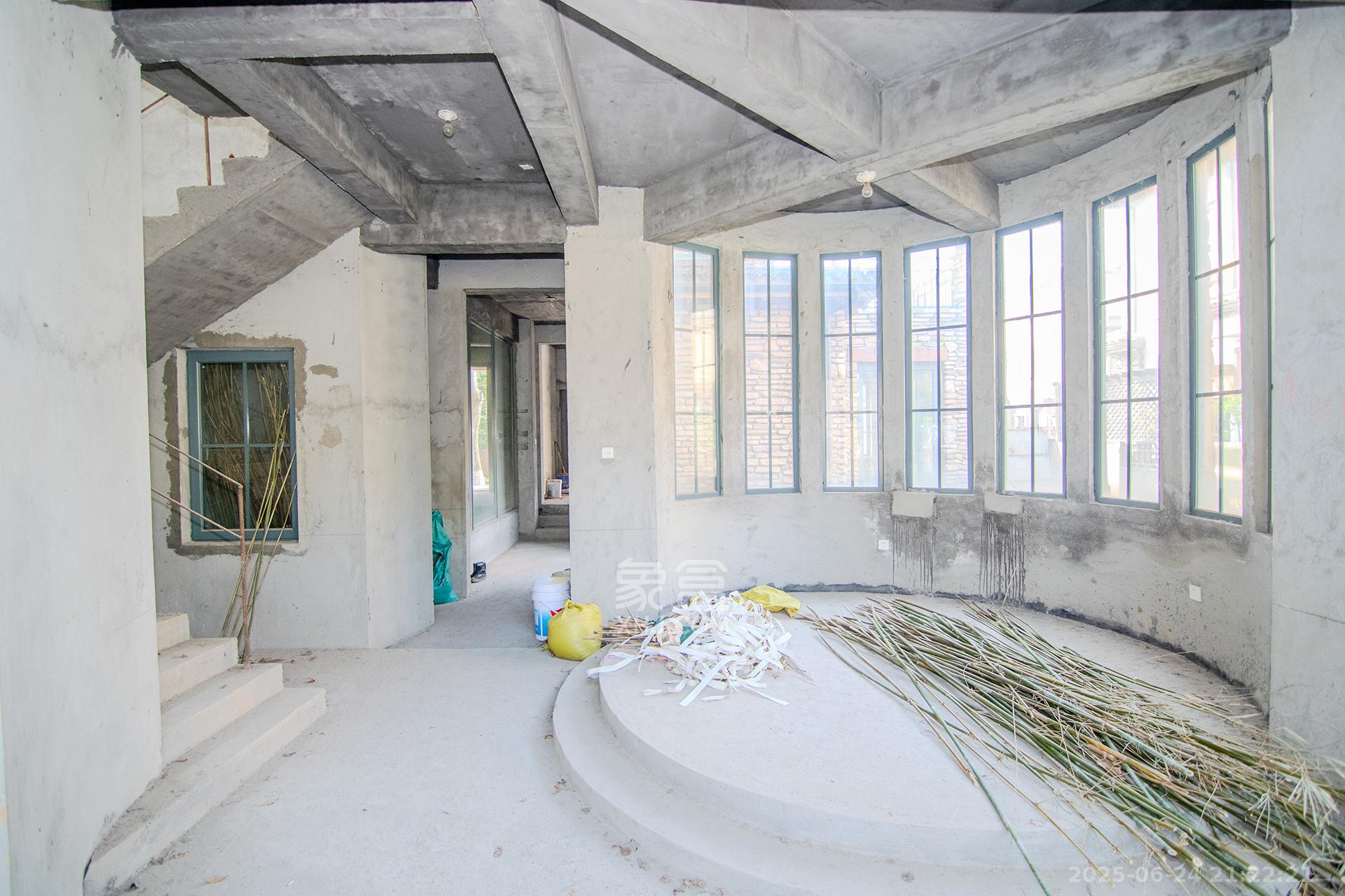 中粮北纬28°别墅  8室2厅6卫    1050.0万 中粮北纬28°别墅  8室2厅6卫    1050.0万客厅