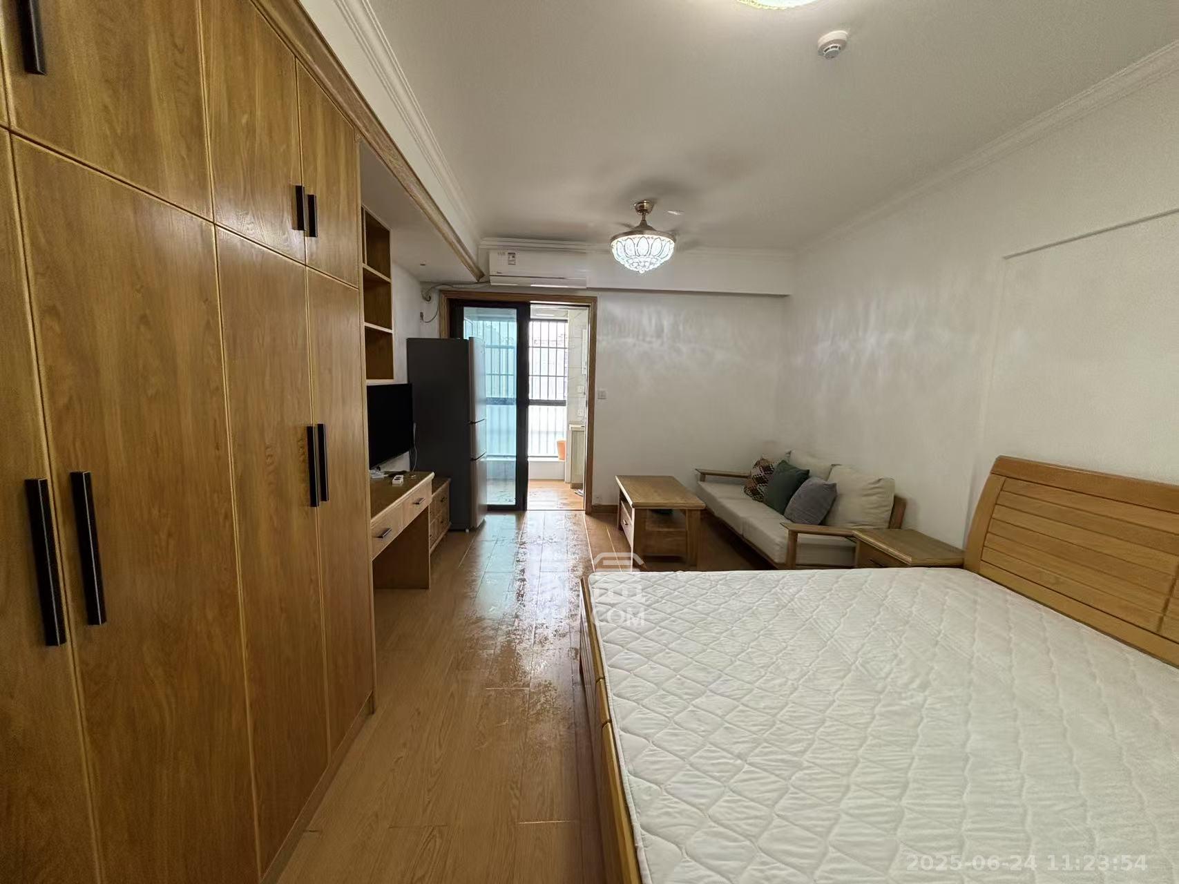 国泰九龙湾  1室1厅1卫    1400.0元/月 国泰九龙湾  1室1厅1卫    1400.0元/月