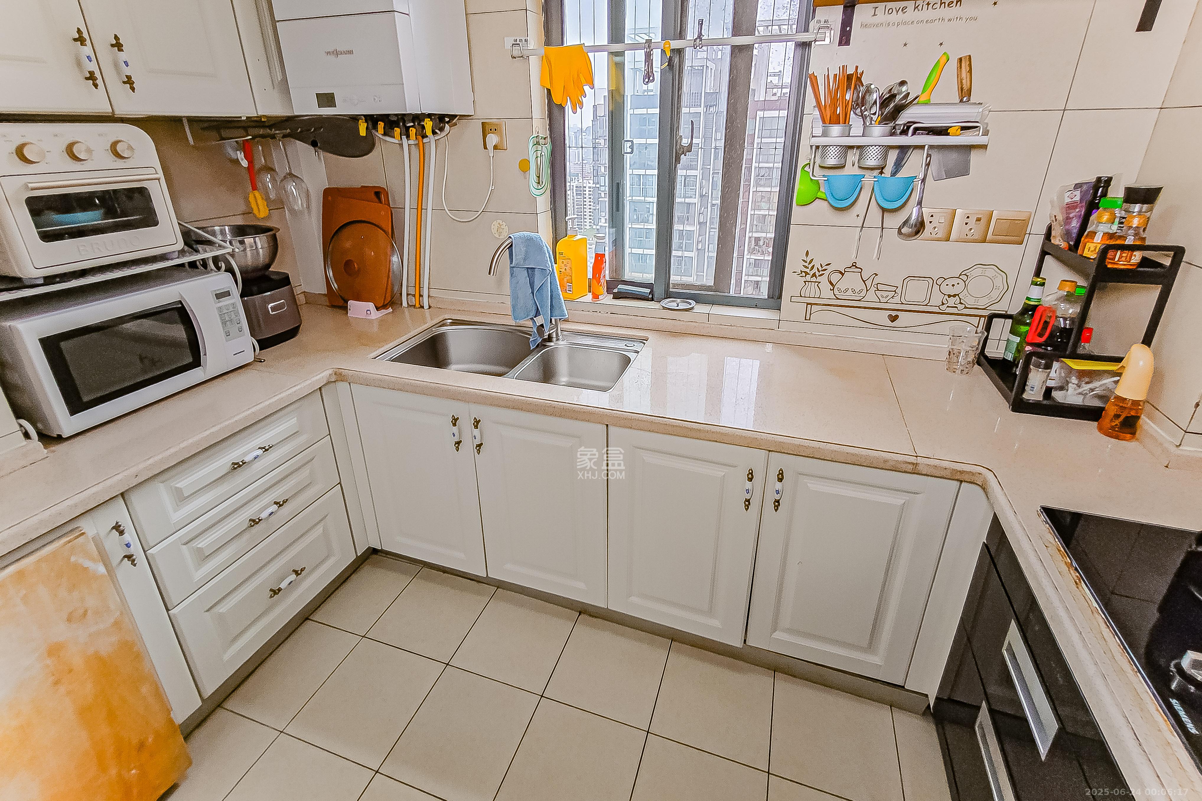 三万英尺 3室2厅2卫 142.0万 三万英尺 3室2厅2卫 142.0万厨房