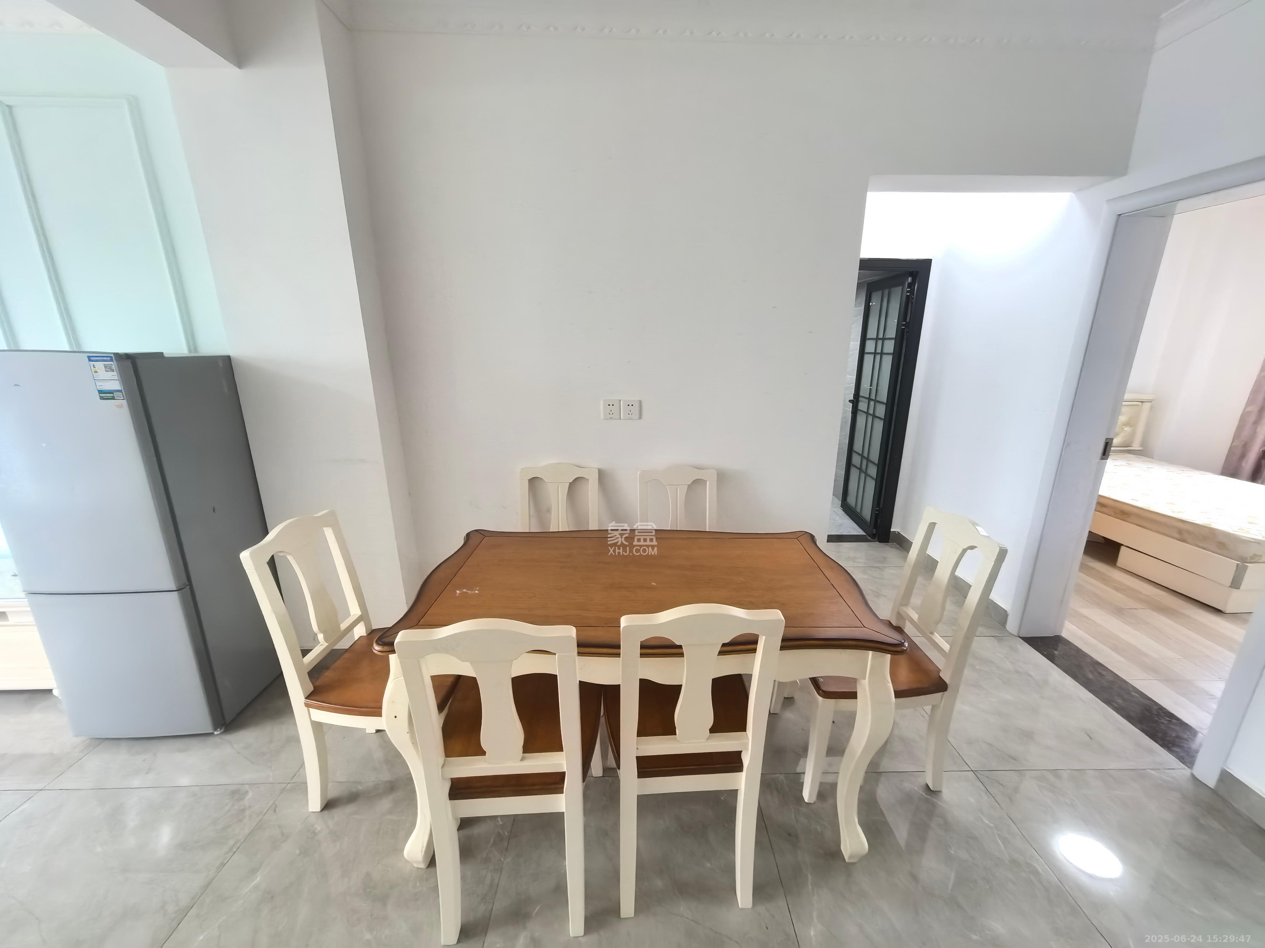 杜花嘉苑(杜花苑) 2室2厅1卫 2600.0元/月 杜花嘉苑(杜花苑) 2室2厅1卫 2600.0元/月室内图