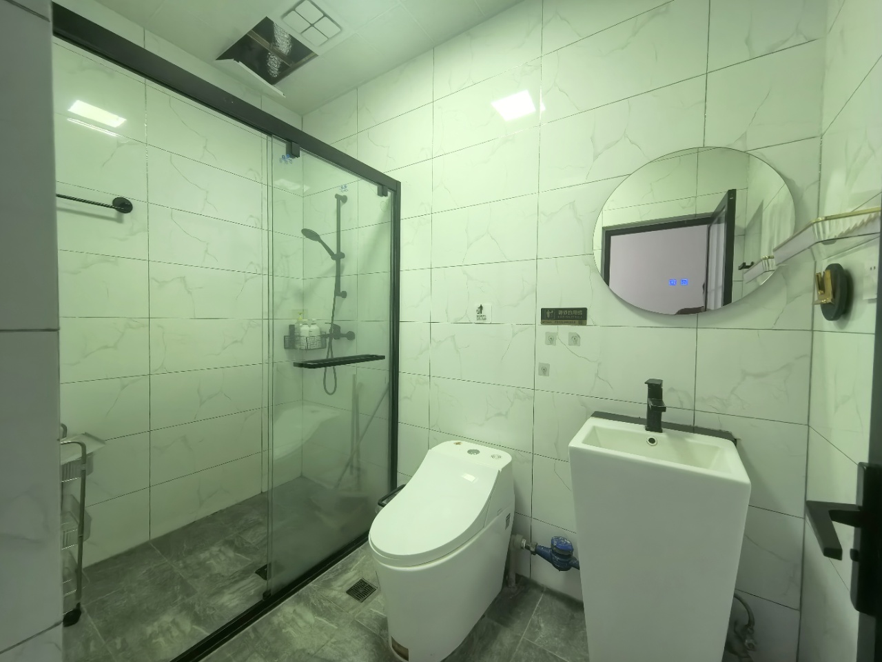 海域阳光(一二期) 3室2厅2卫 3800.0元/月 海域阳光(一二期) 3室2厅2卫 3800.0元/月室内图