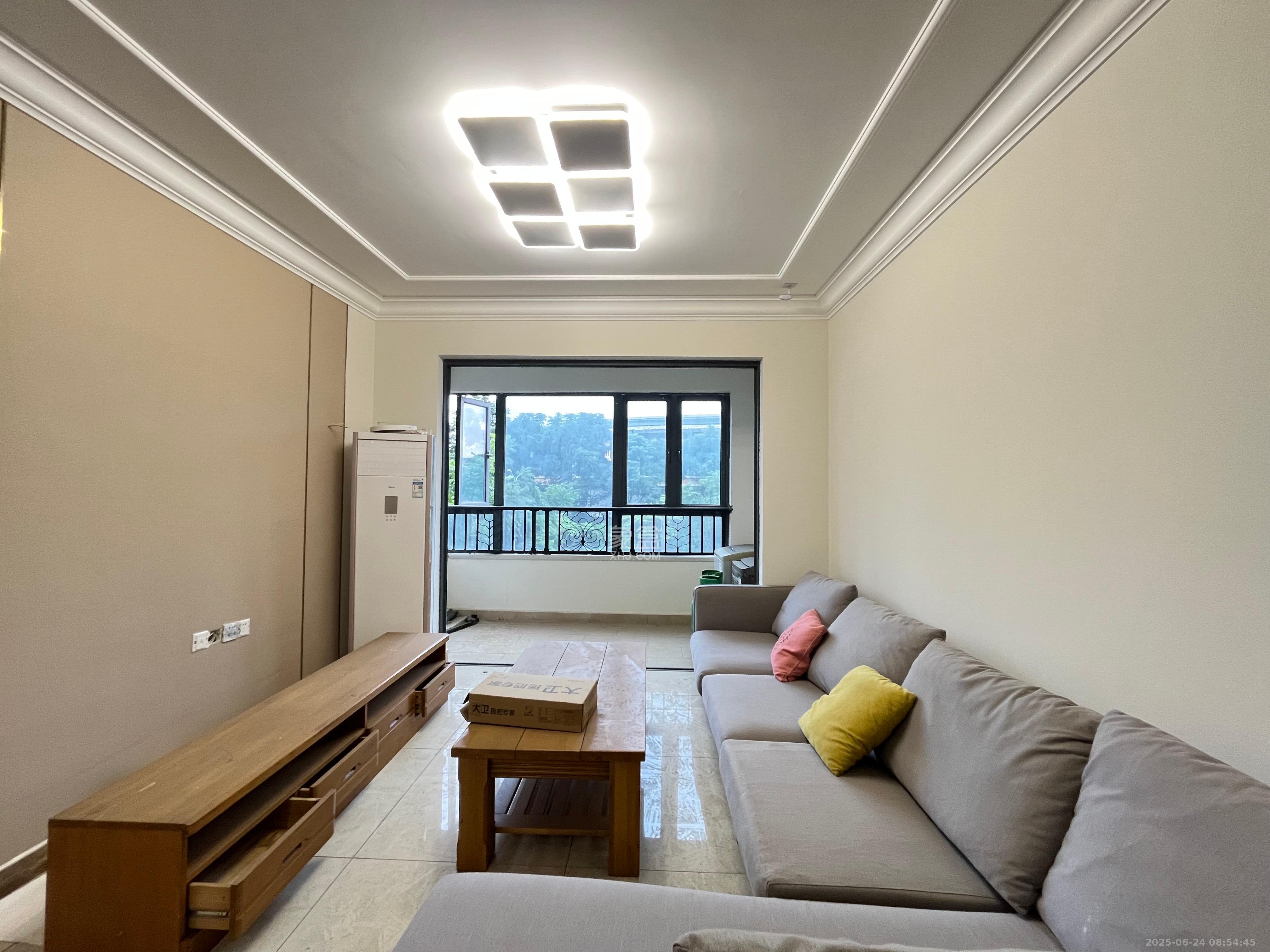 恒大江湾  3室2厅2卫    2500.0元/月 恒大江湾  3室2厅2卫    2500.0元/月室内图1