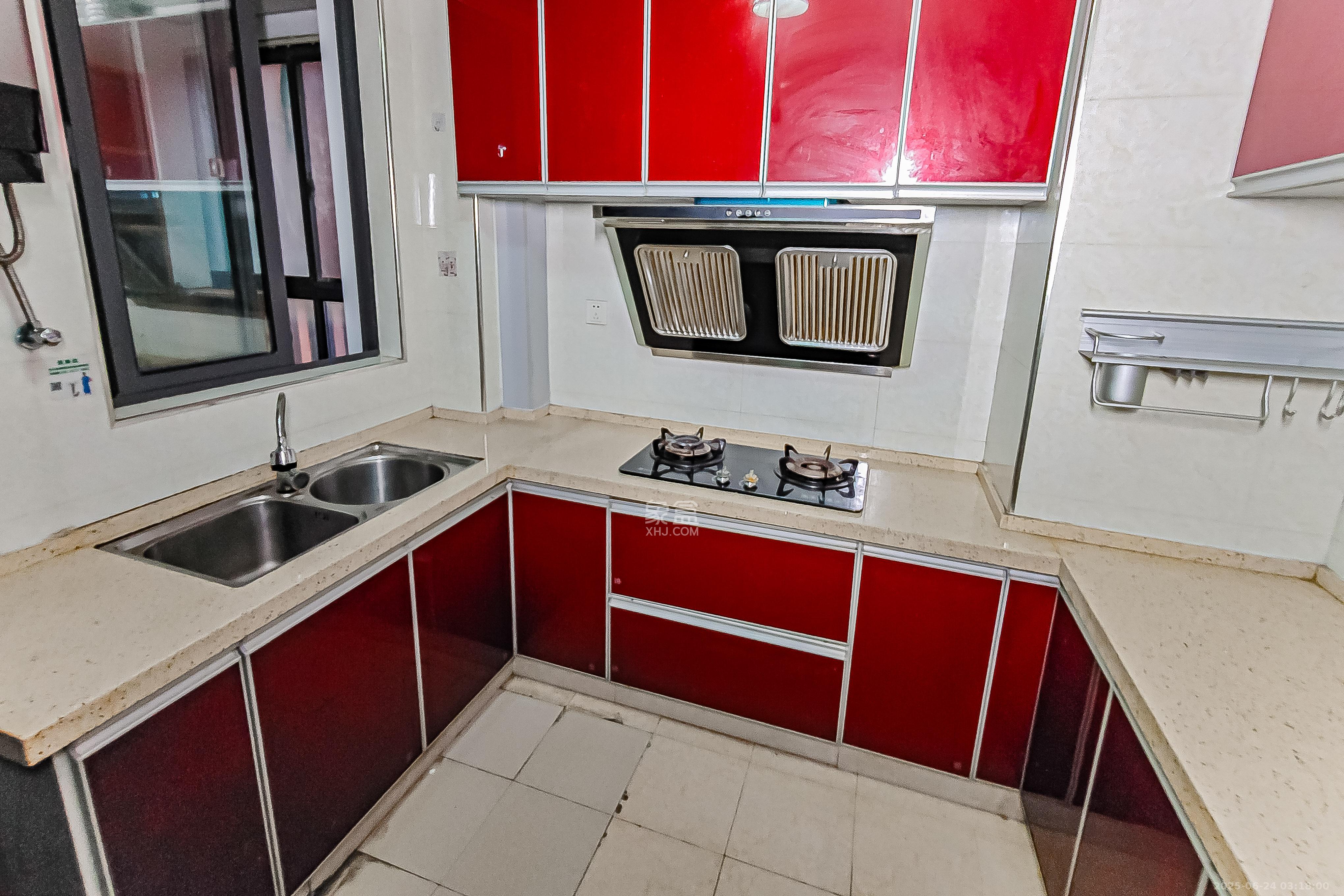 华润凤凰城二期 3室2厅1卫 75.0万 华润凤凰城二期 3室2厅1卫 75.0万厨房