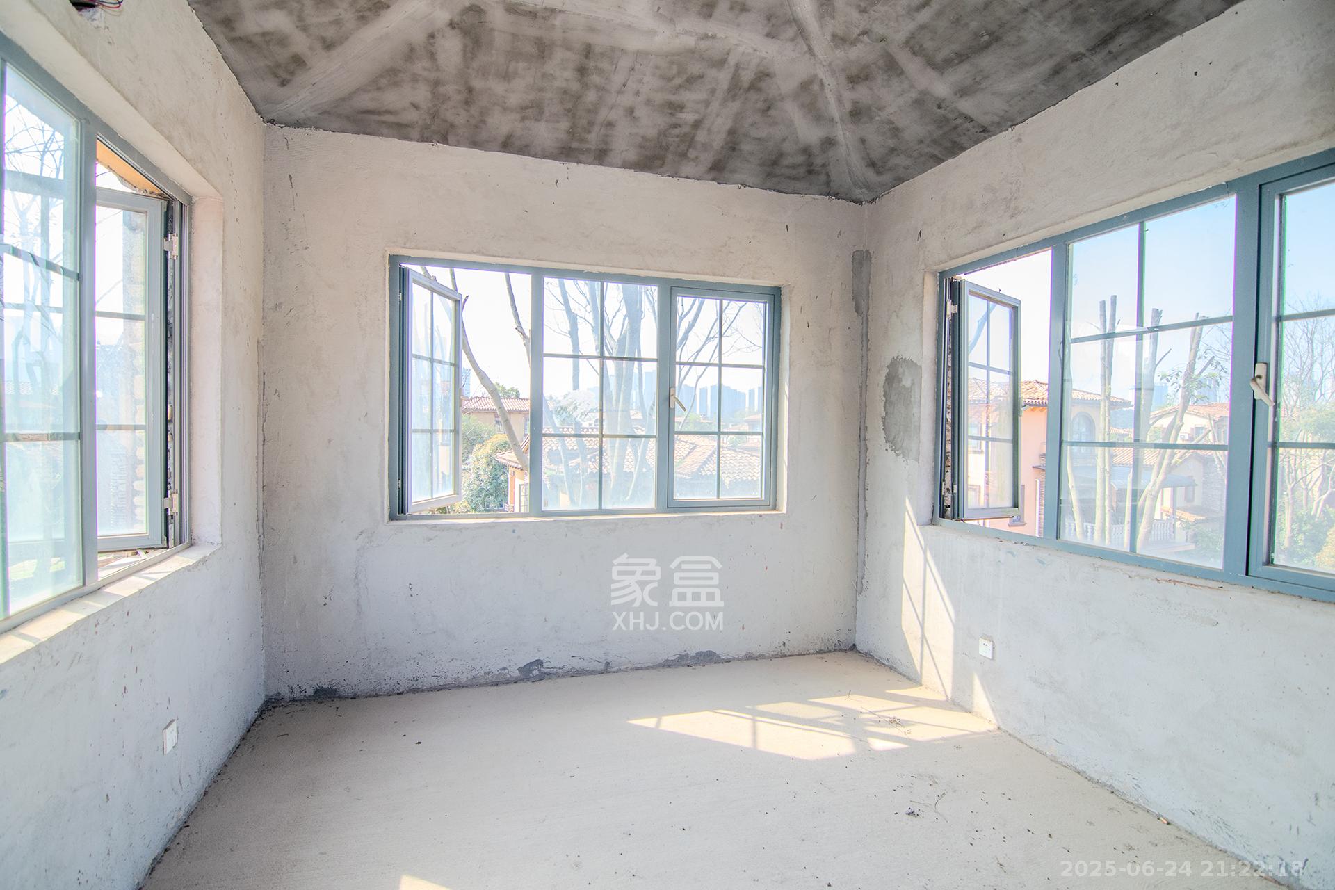 中粮北纬28°别墅  8室2厅6卫    1050.0万 中粮北纬28°别墅  8室2厅6卫    1050.0万卧室