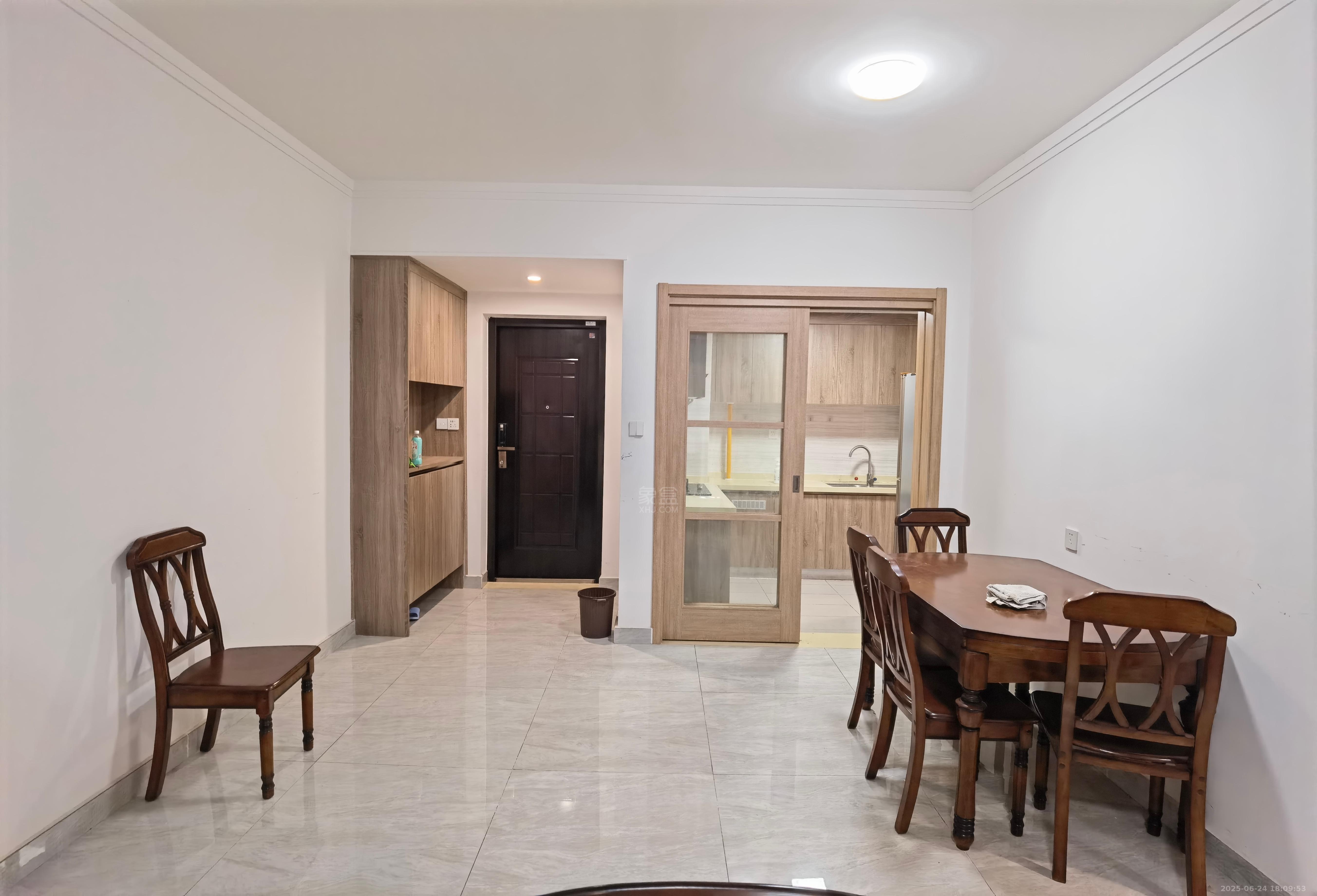 蓝溪谷 3室2厅2卫 2200.0元/月 蓝溪谷 3室2厅2卫 2200.0元/月室内图