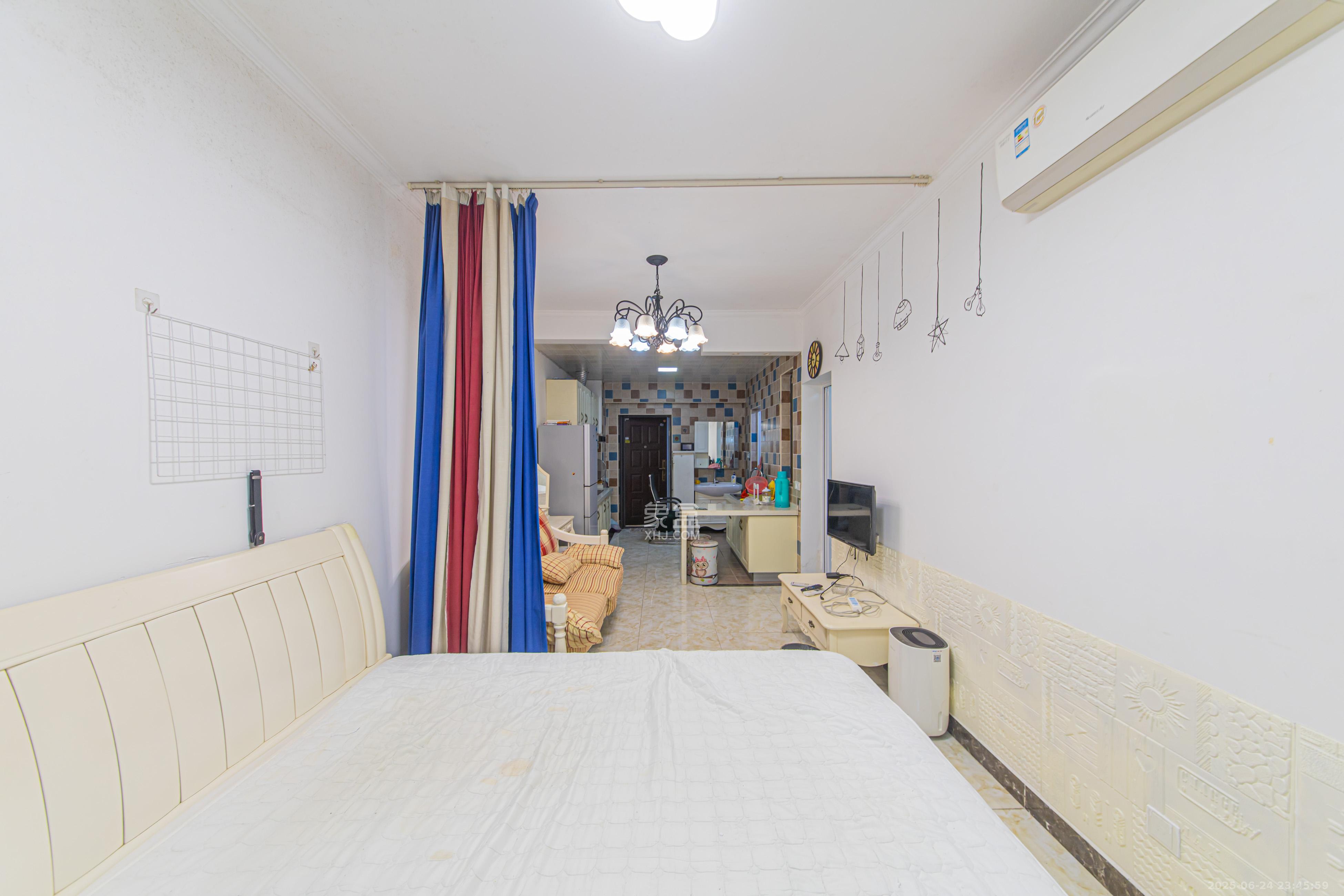 绿地公馆(绿地名邸) 1室1厅1卫 45.5万 绿地公馆(绿地名邸) 1室1厅1卫 45.5万客厅