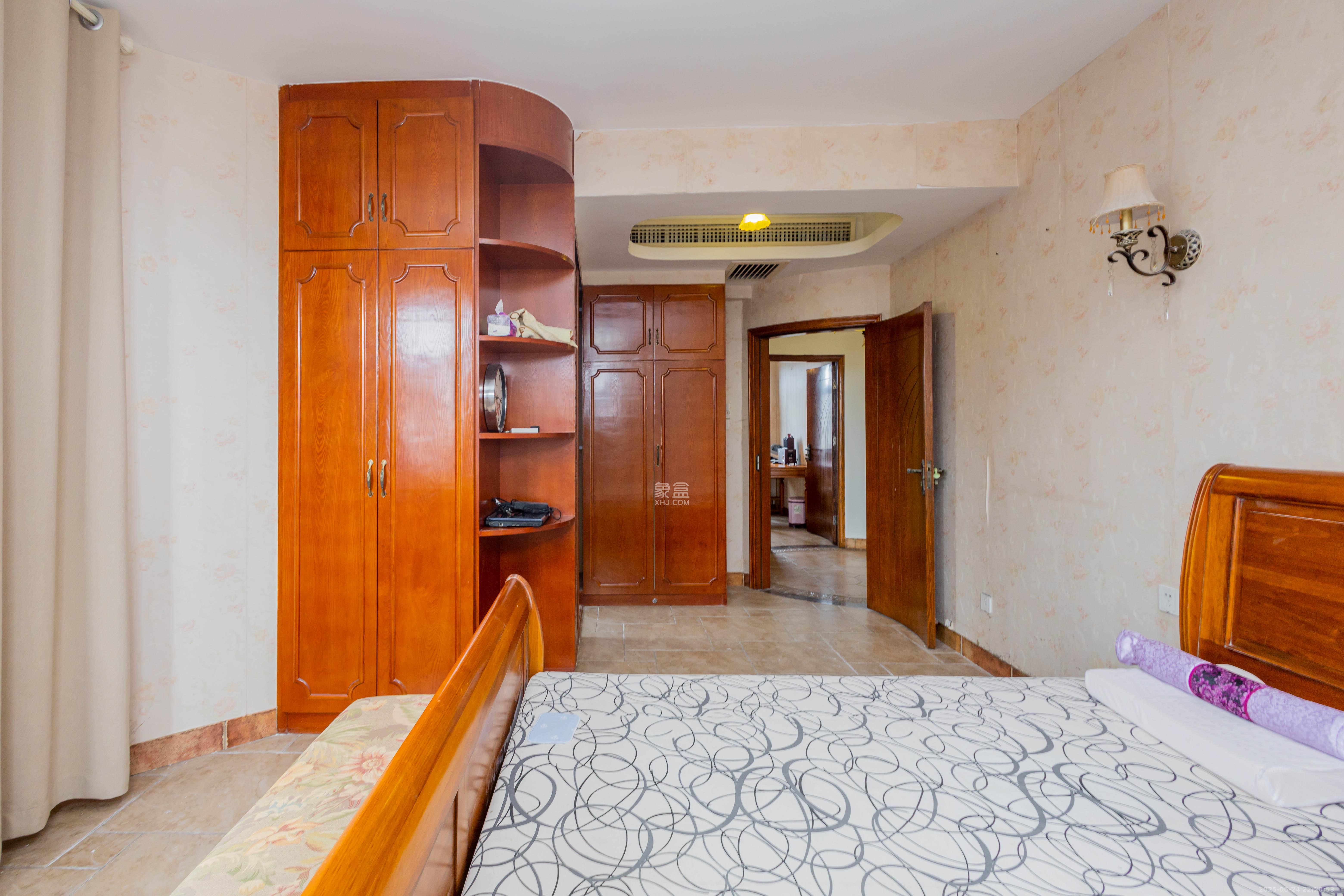 康桥长郡 4室2厅2卫 110.0万 康桥长郡 4室2厅2卫 110.0万卧室