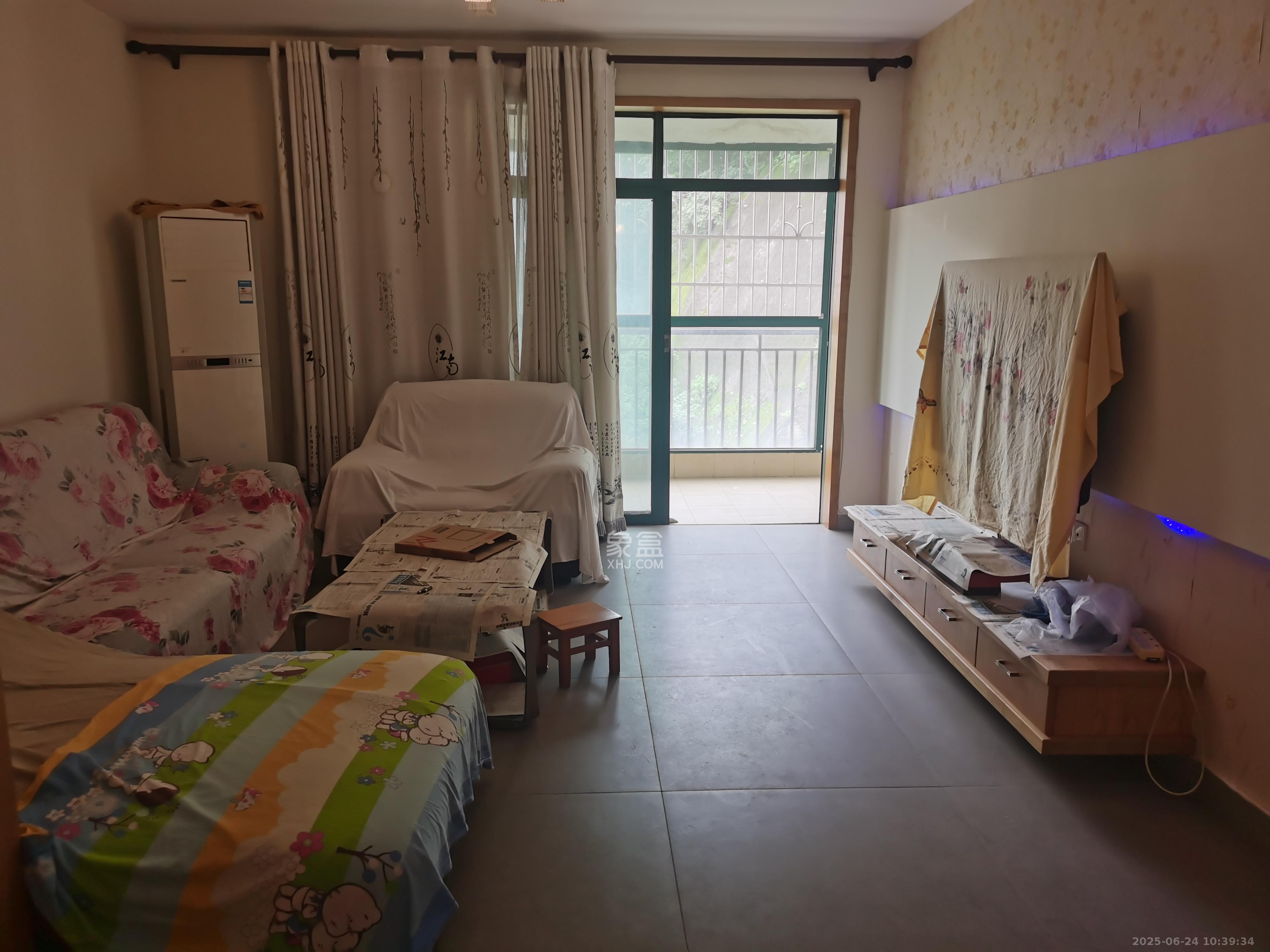 盛世康城  3室2厅2卫   1900.00元/月