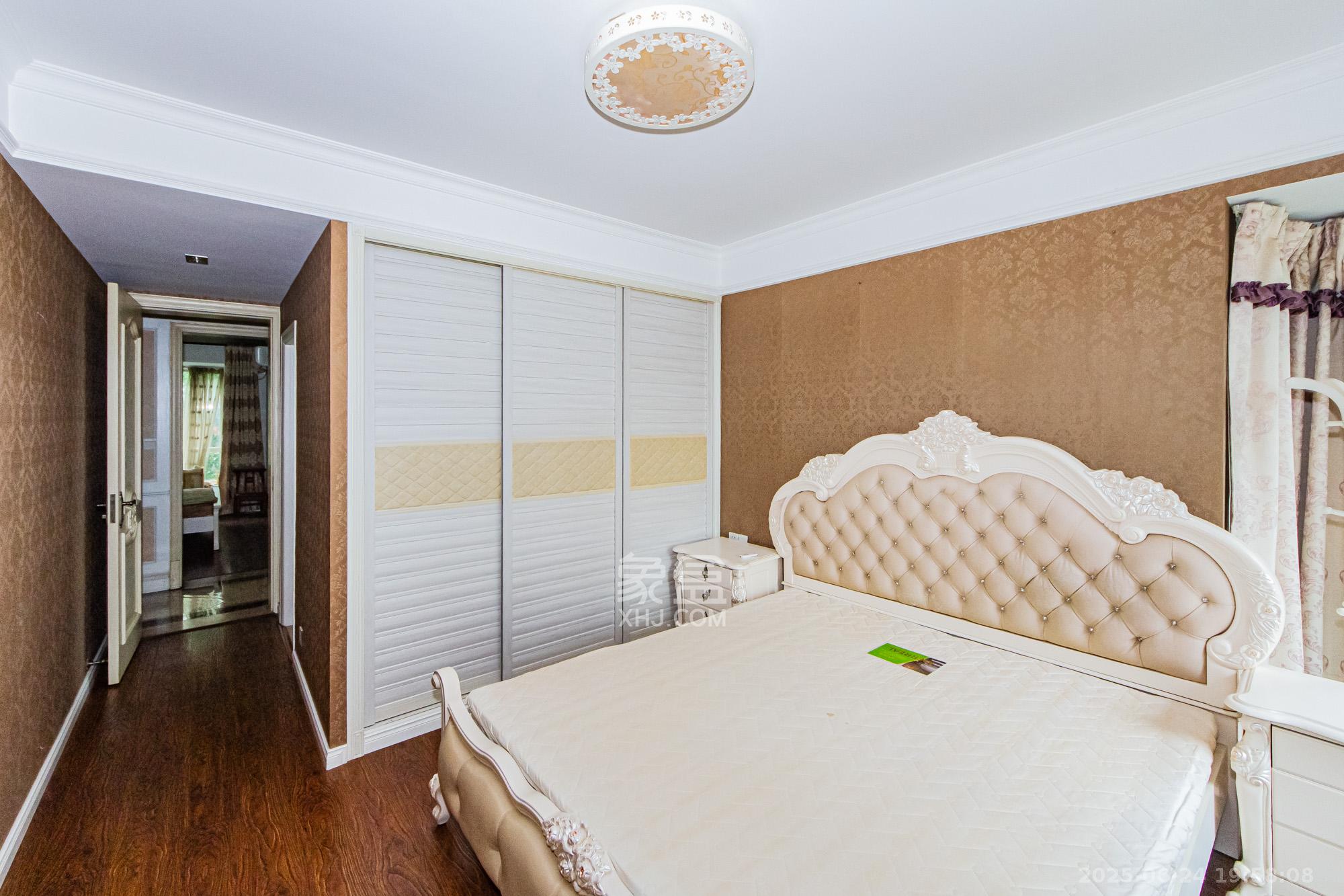 北辰三角洲D3区  4室2厅1卫    160.0万 北辰三角洲D3区  4室2厅1卫    160.0万卧室