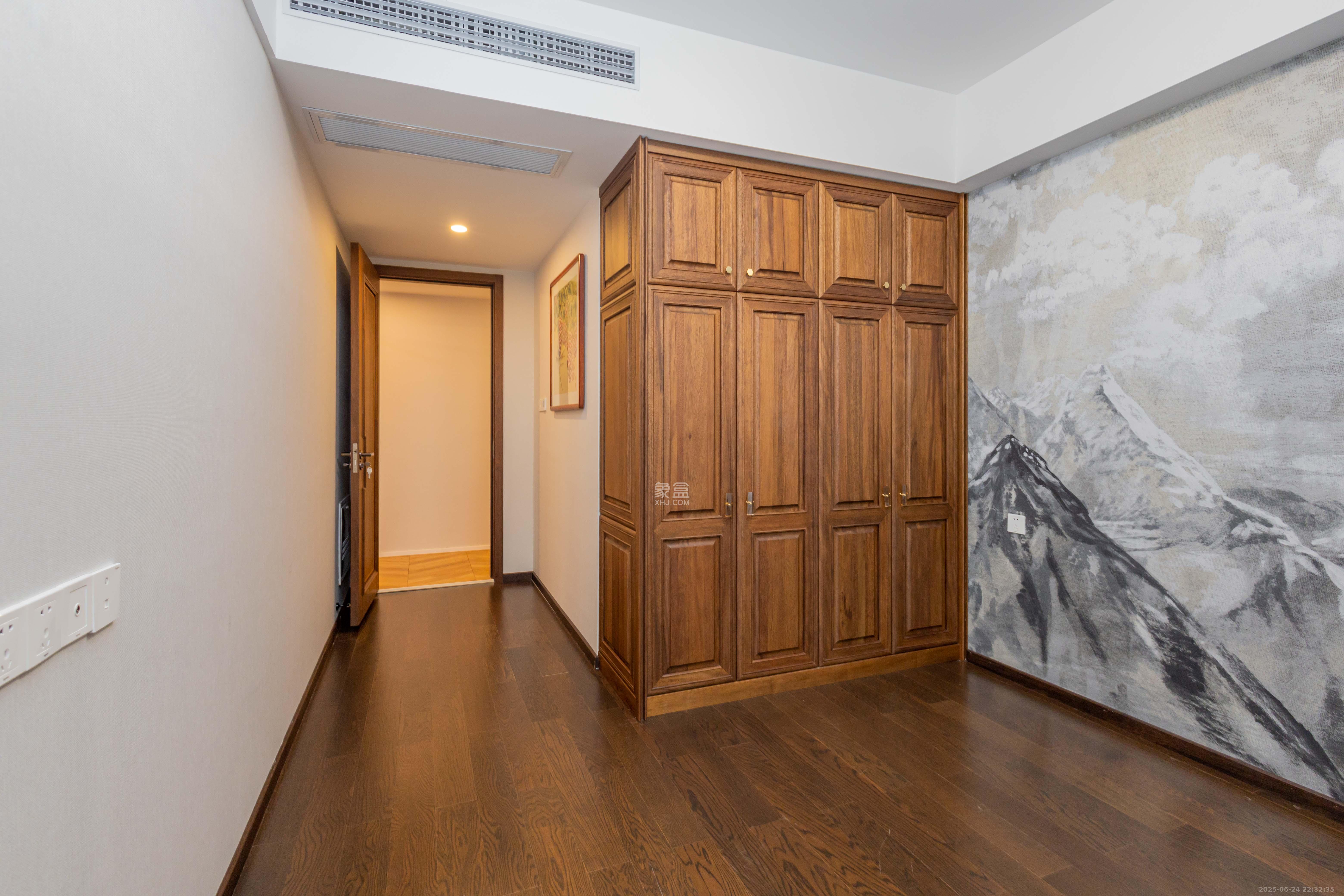 金茂建发观悦  4室2厅3卫    305.0万卧室