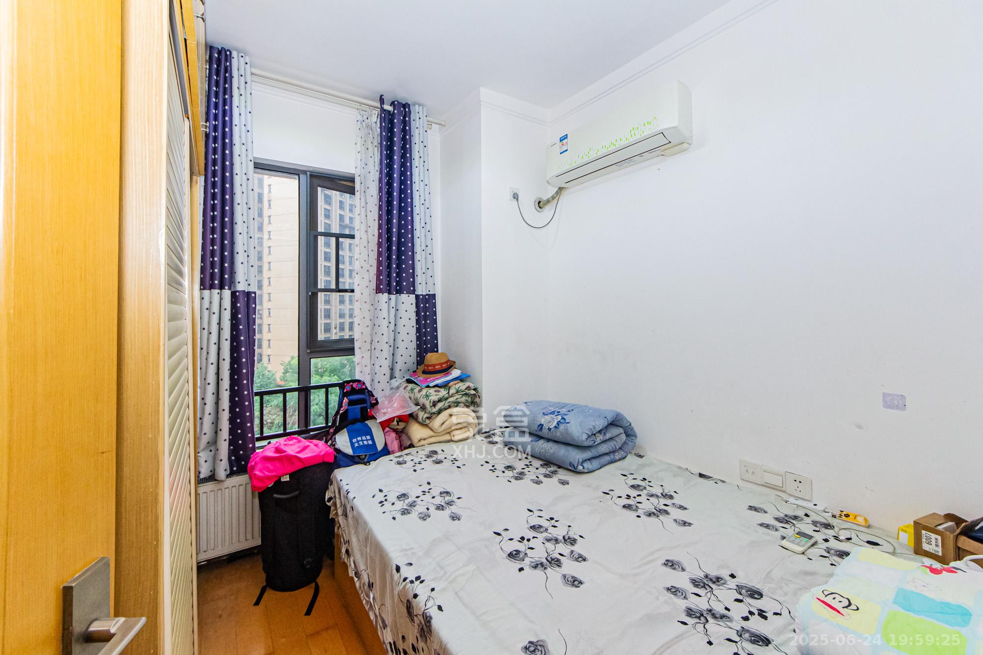 珠江郦城探香里  3室2厅2卫    79.0万 珠江郦城探香里  3室2厅2卫    79.0万卧室