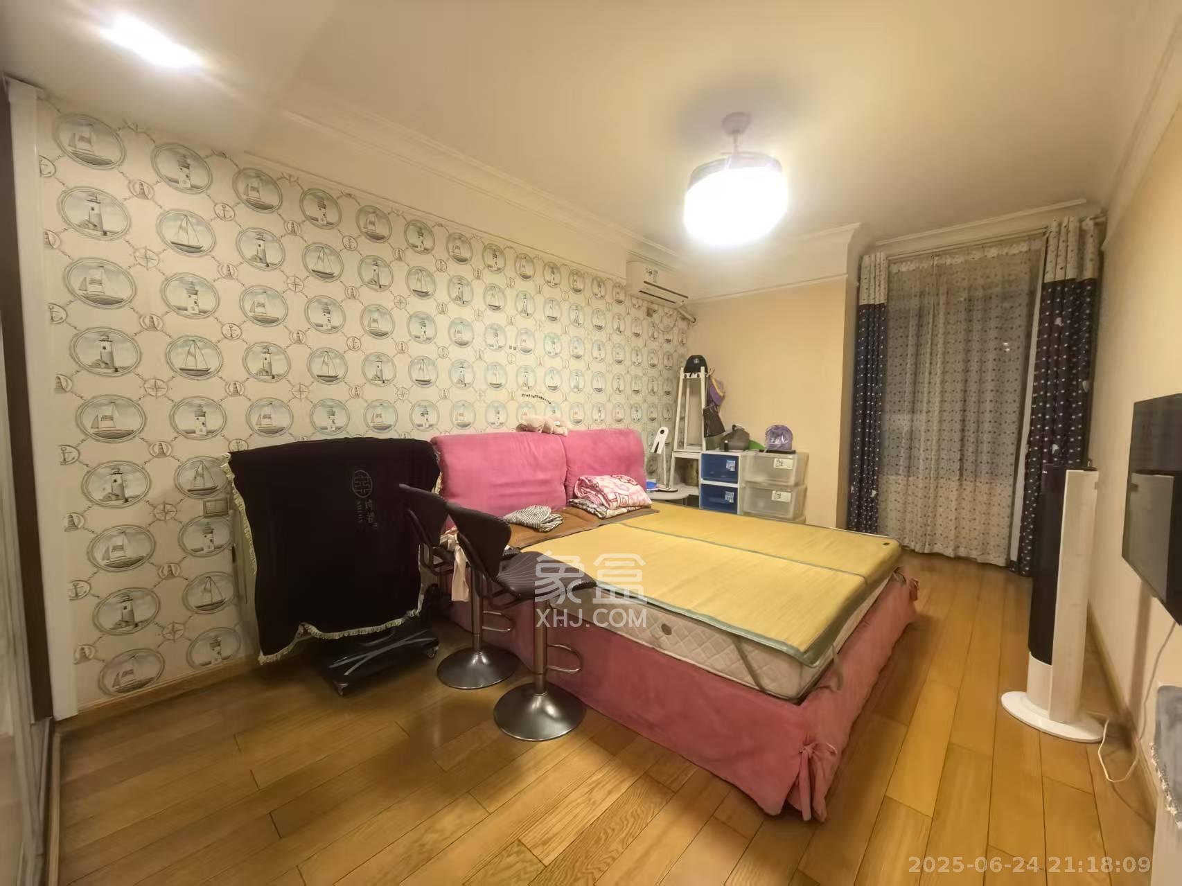 三一街区  5室2厅2卫   4000.00元/月室内图