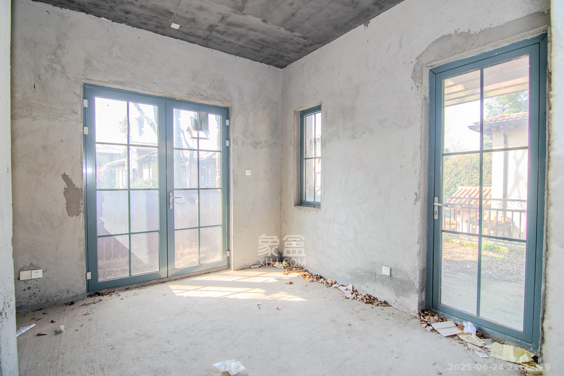 中粮北纬28°别墅  8室2厅6卫    1050.0万 中粮北纬28°别墅  8室2厅6卫    1050.0万卧室